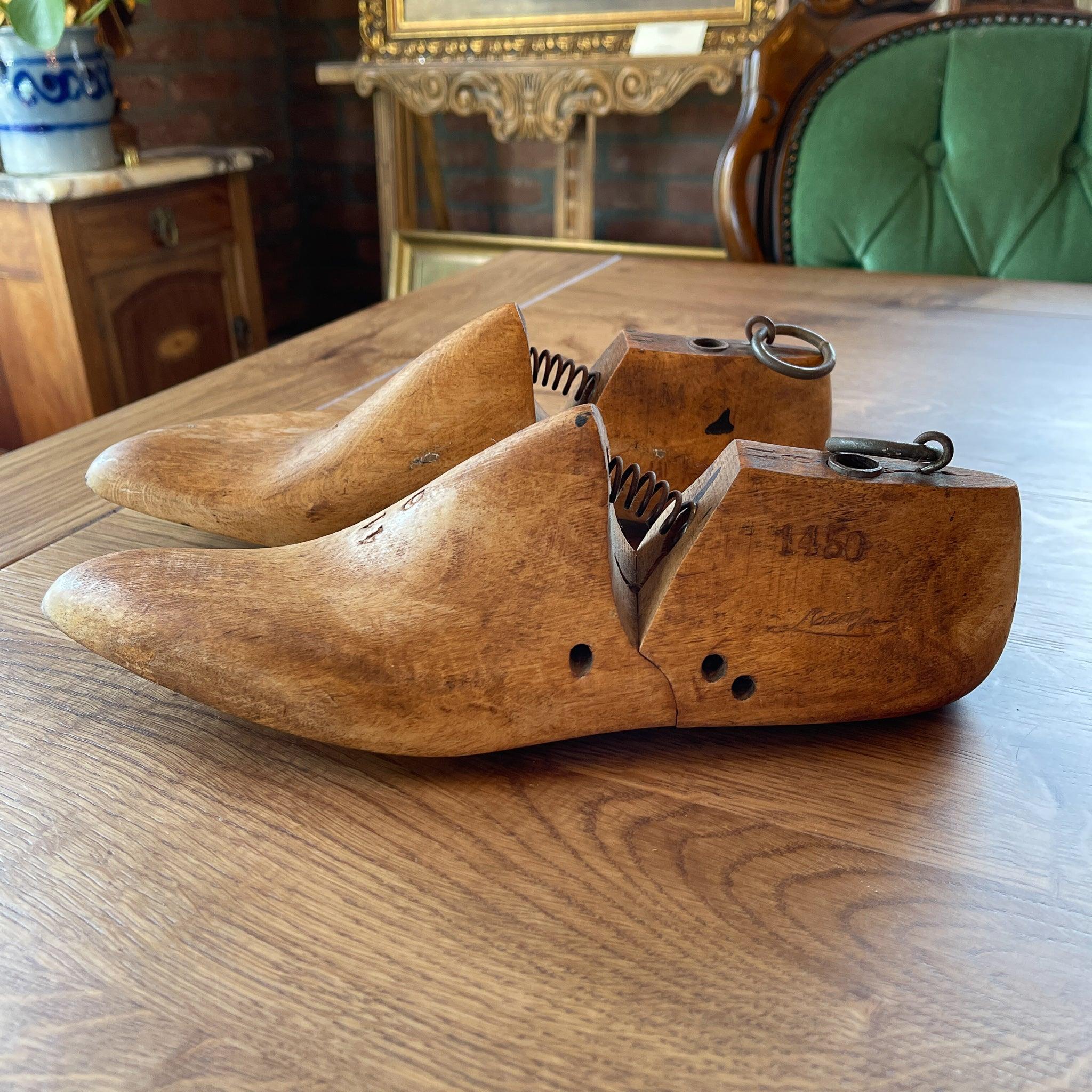 Antieke schoenspanners / mallen - The Collectionist