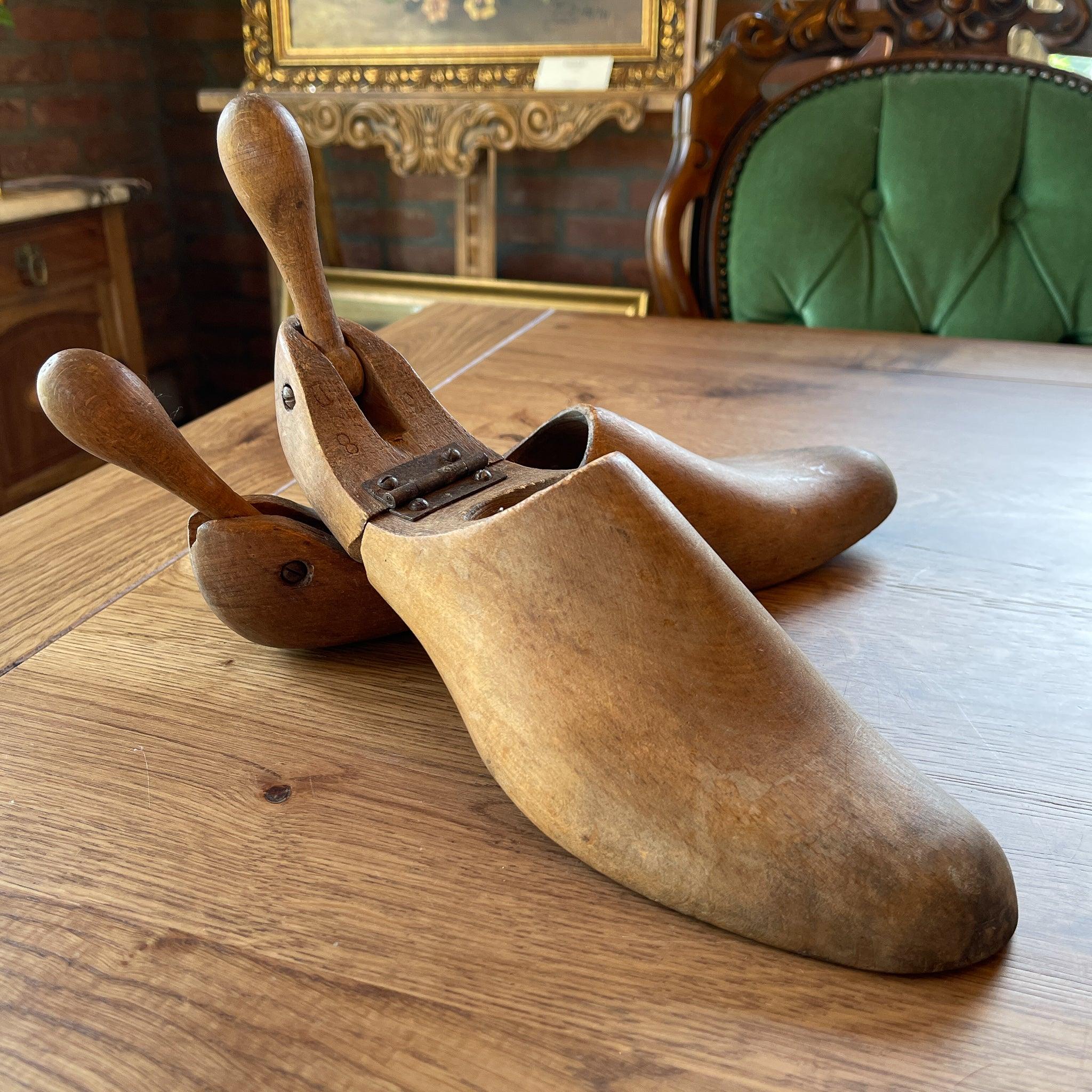 Antieke schoenspanners / mallen - Bamestra Curiosa