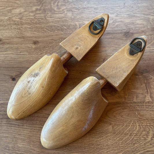 Antieke schoenspanners / mallen - Bamestra Curiosa