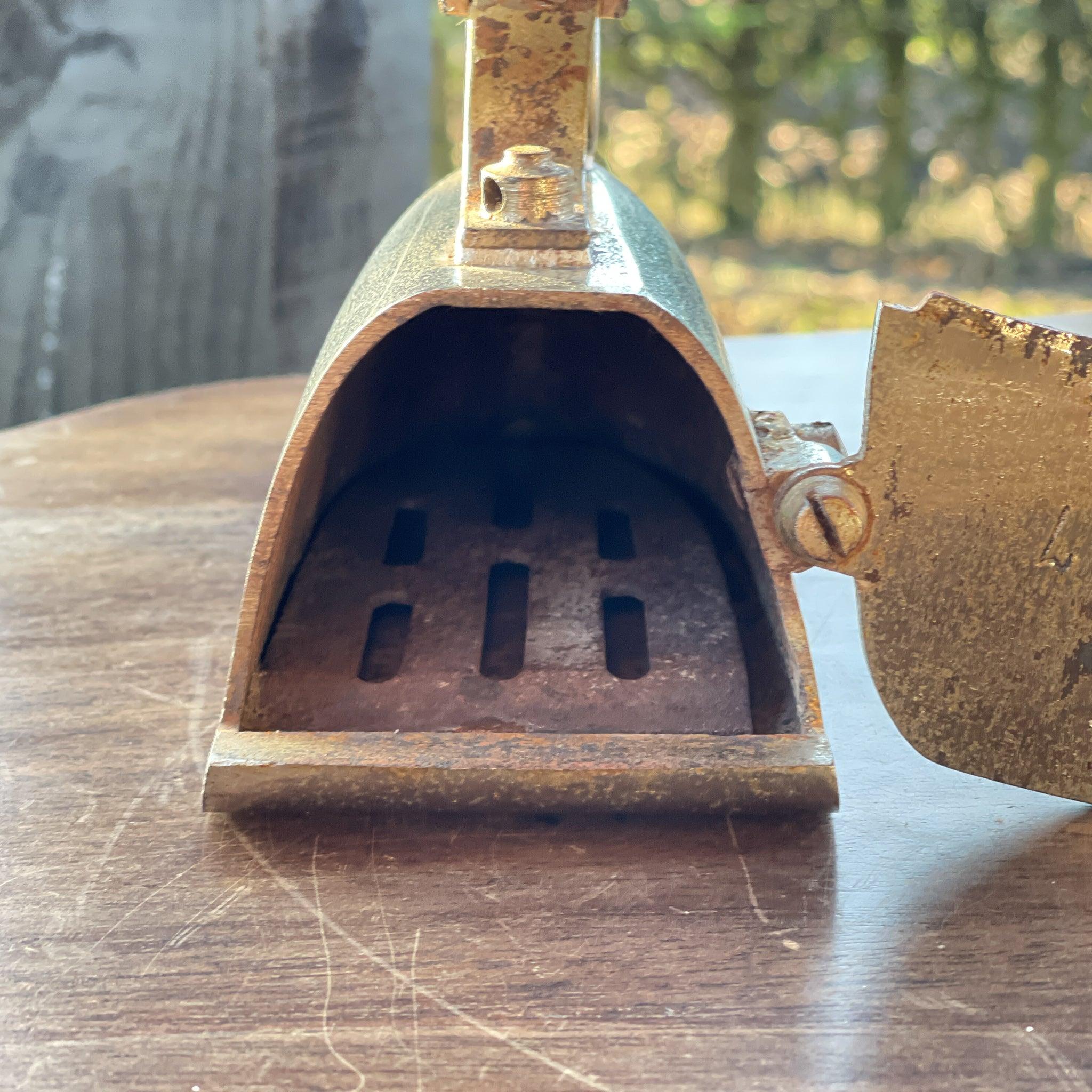 Antieke strijkijzer - Bamestra Curiosa