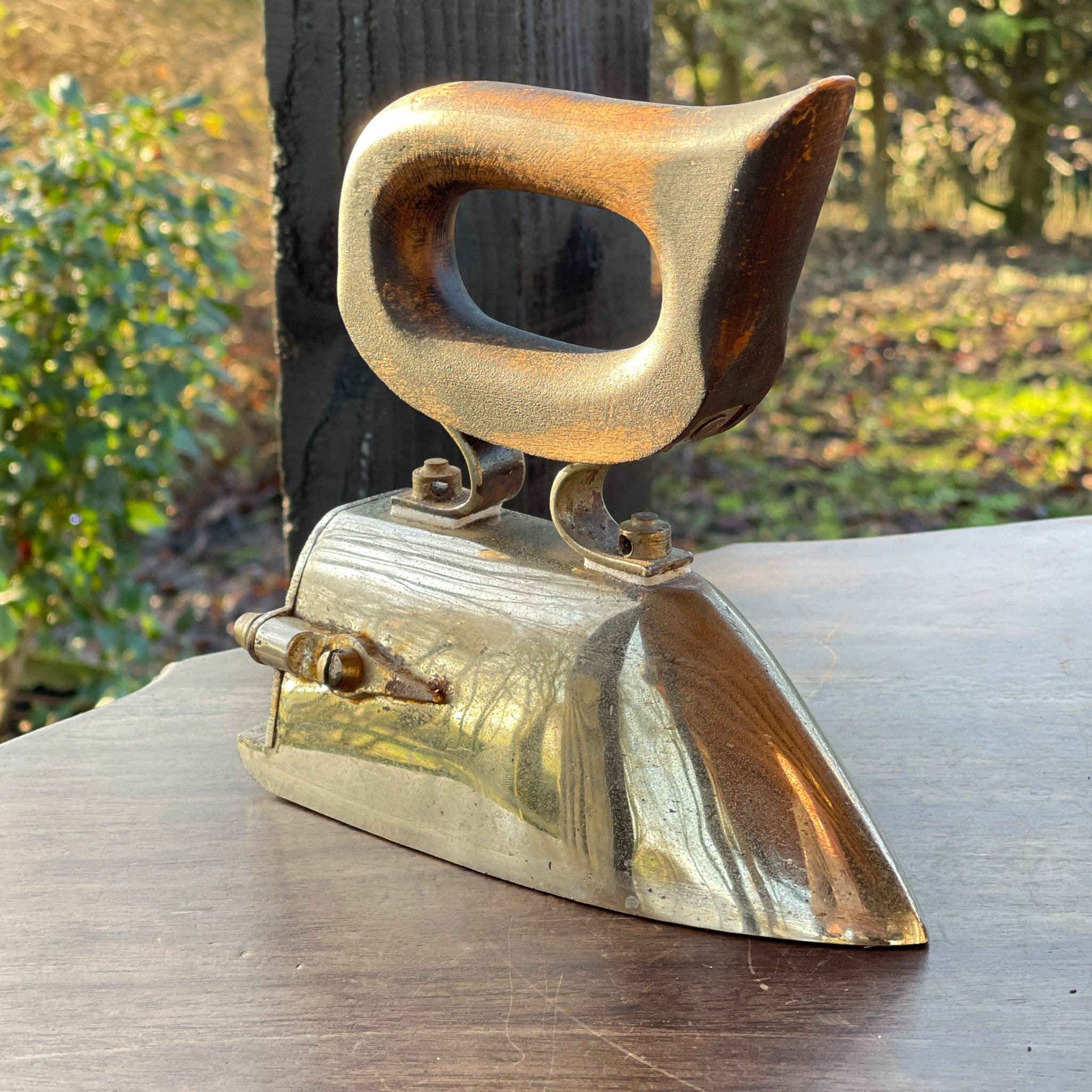 Antieke strijkijzer - Bamestra Curiosa