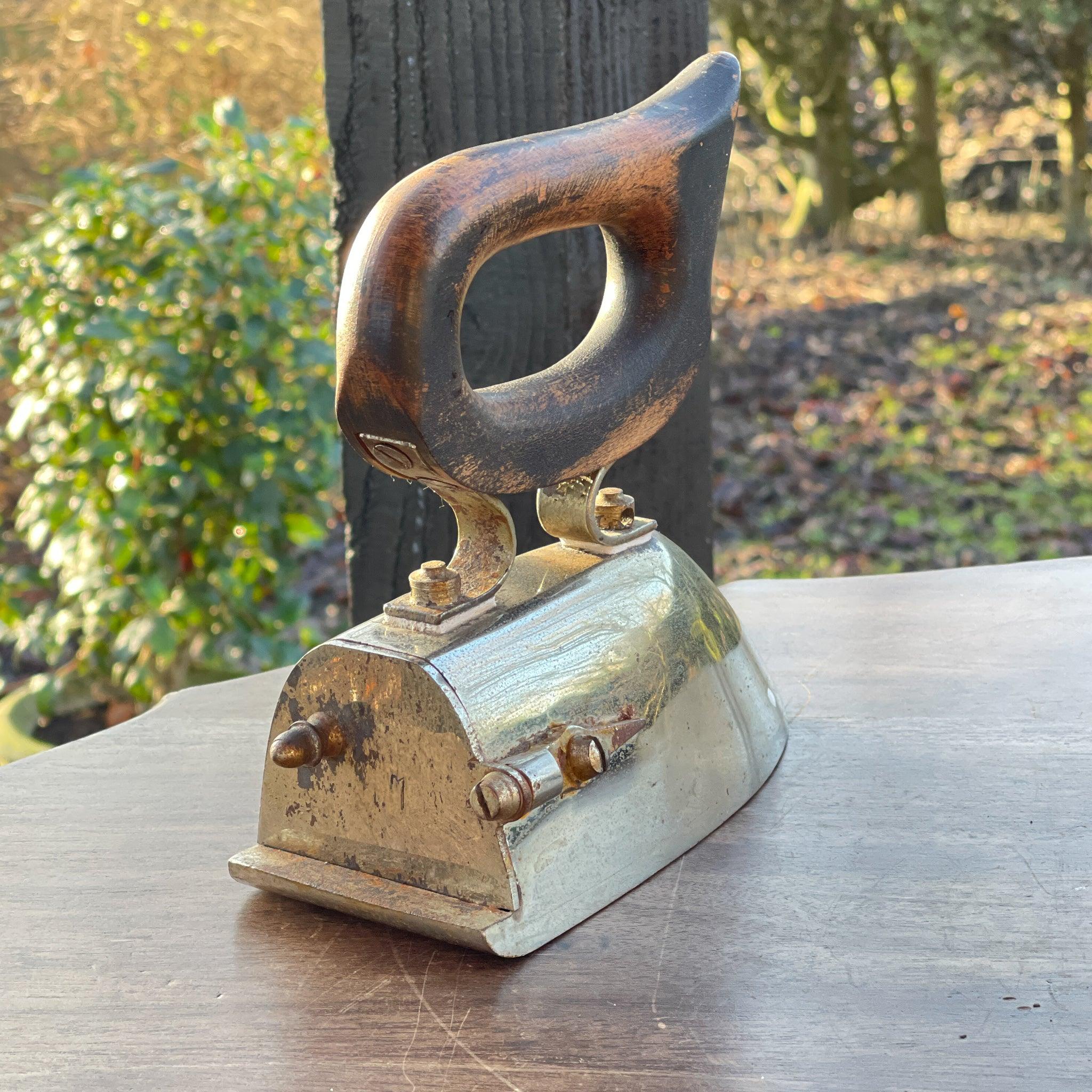 Antieke strijkijzer - Bamestra Curiosa