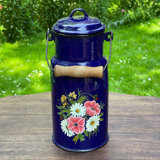 Beschilderde emaille melkbus - Bamestra Curiosa