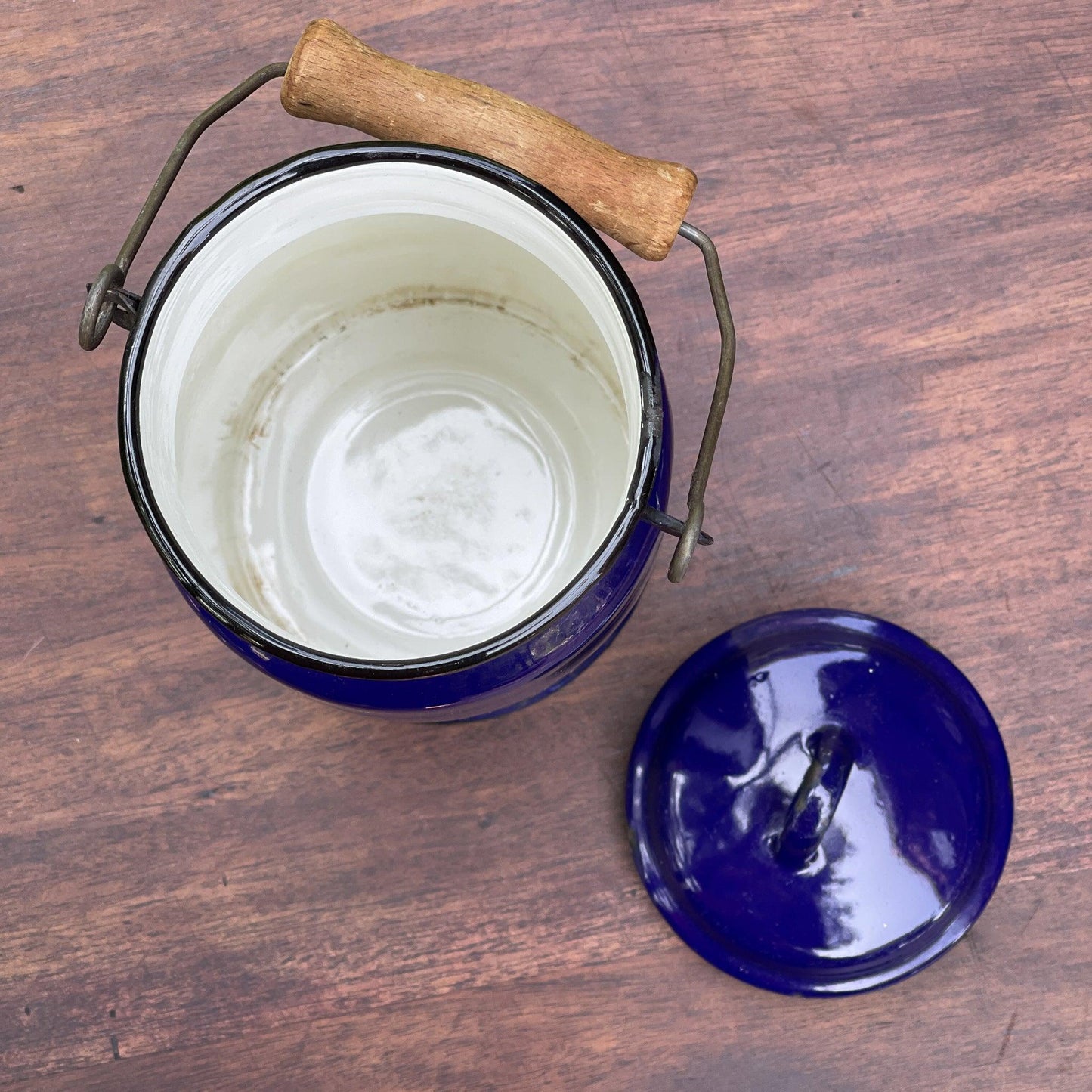 Beschilderde emaille melkbus - Bamestra Curiosa