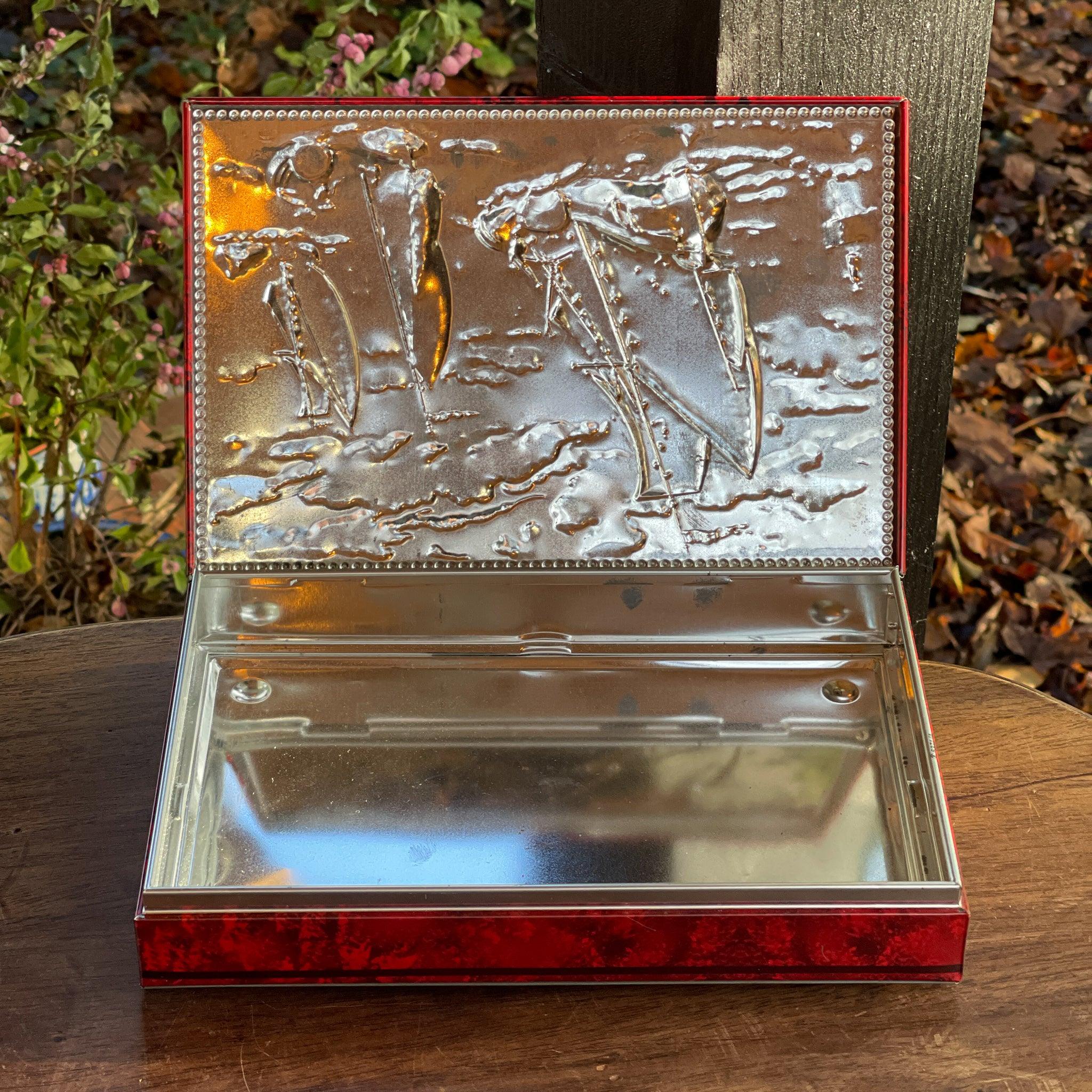 Blik met zeilschepen in reliëf - Bamestra Curiosa