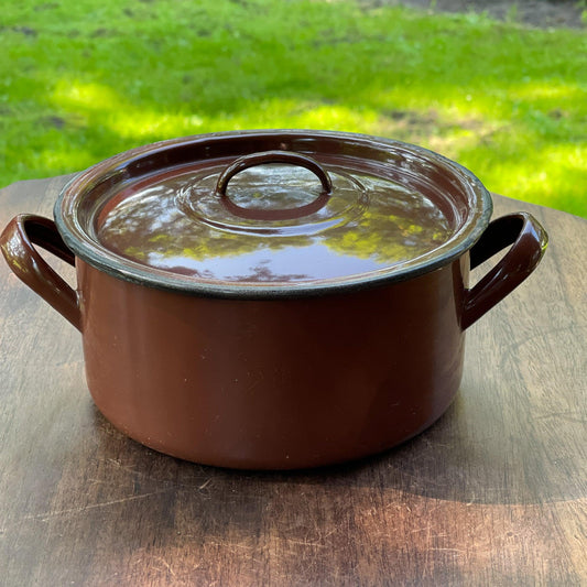 Bruine emaille pan met deksel - Bamestra Curiosa