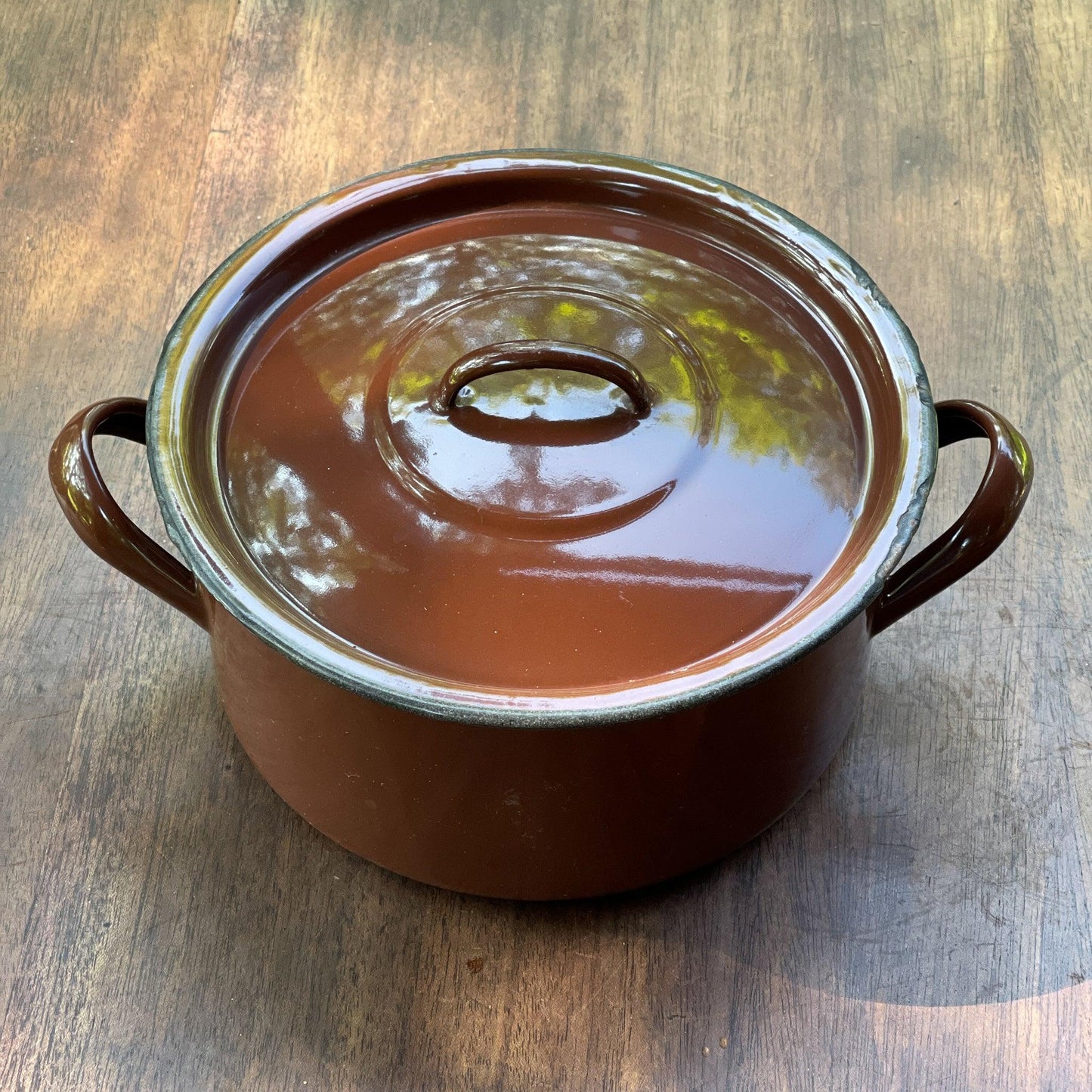 Bruine emaille pan met deksel - Bamestra Curiosa