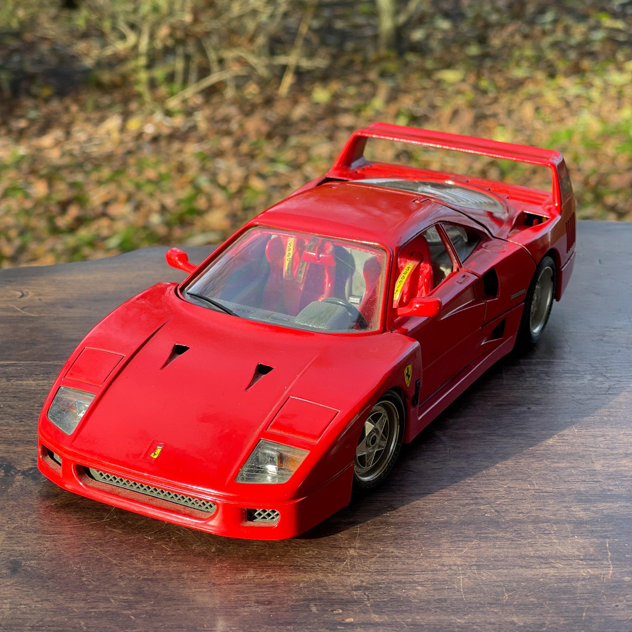 Burago Ferrari F40 schaal 1:18 (1987) - Bamestra Curiosa