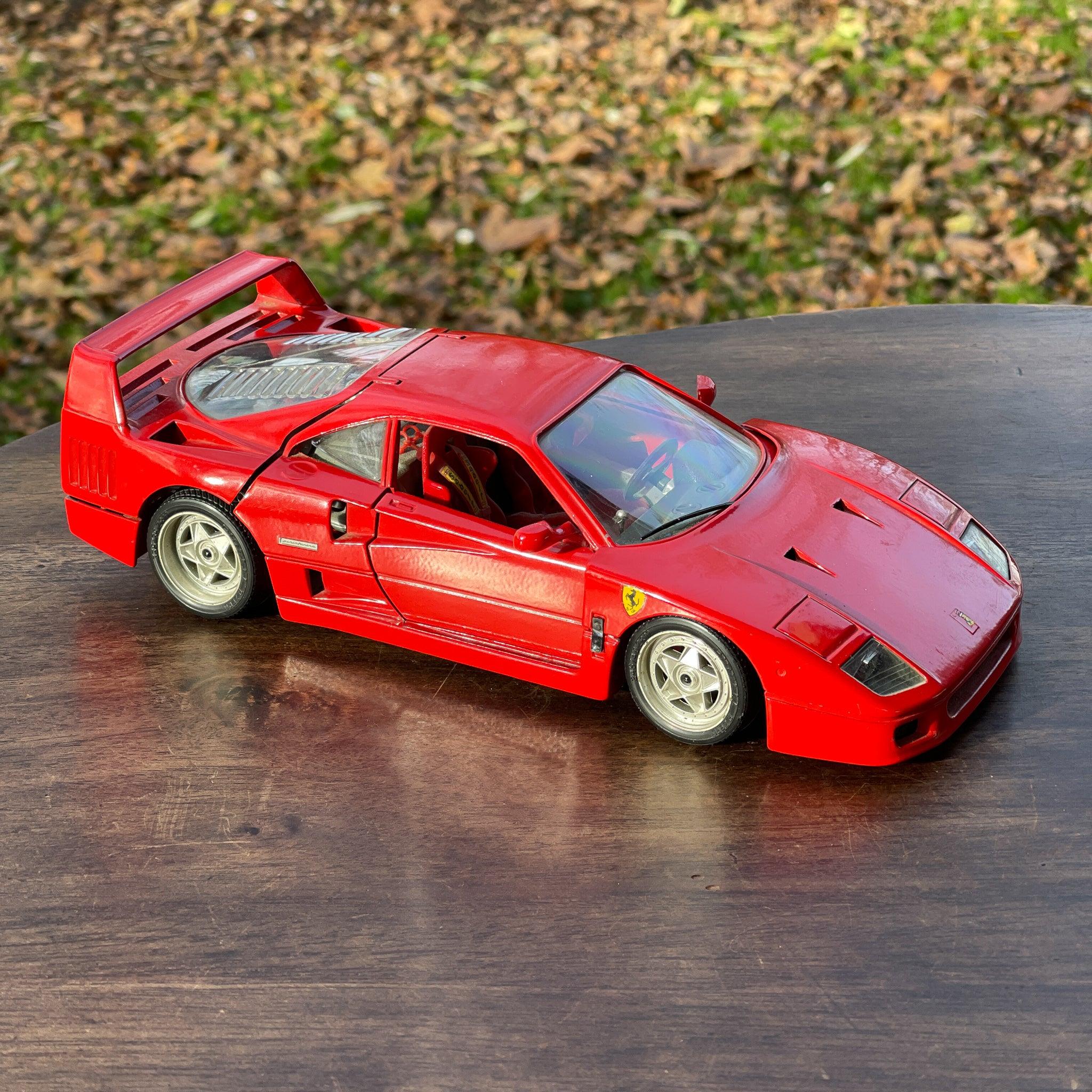 Burago Ferrari F40 schaal 1:18 (1987) - Bamestra Curiosa