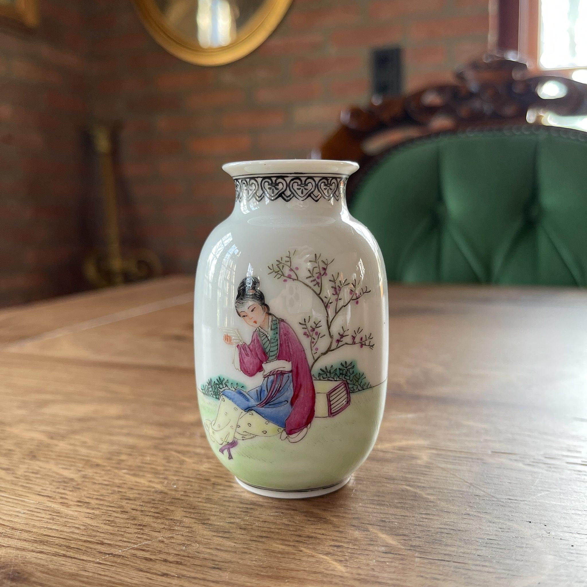 Chinees porseleinen vaasje handgeschilderd - Bamestra Curiosa