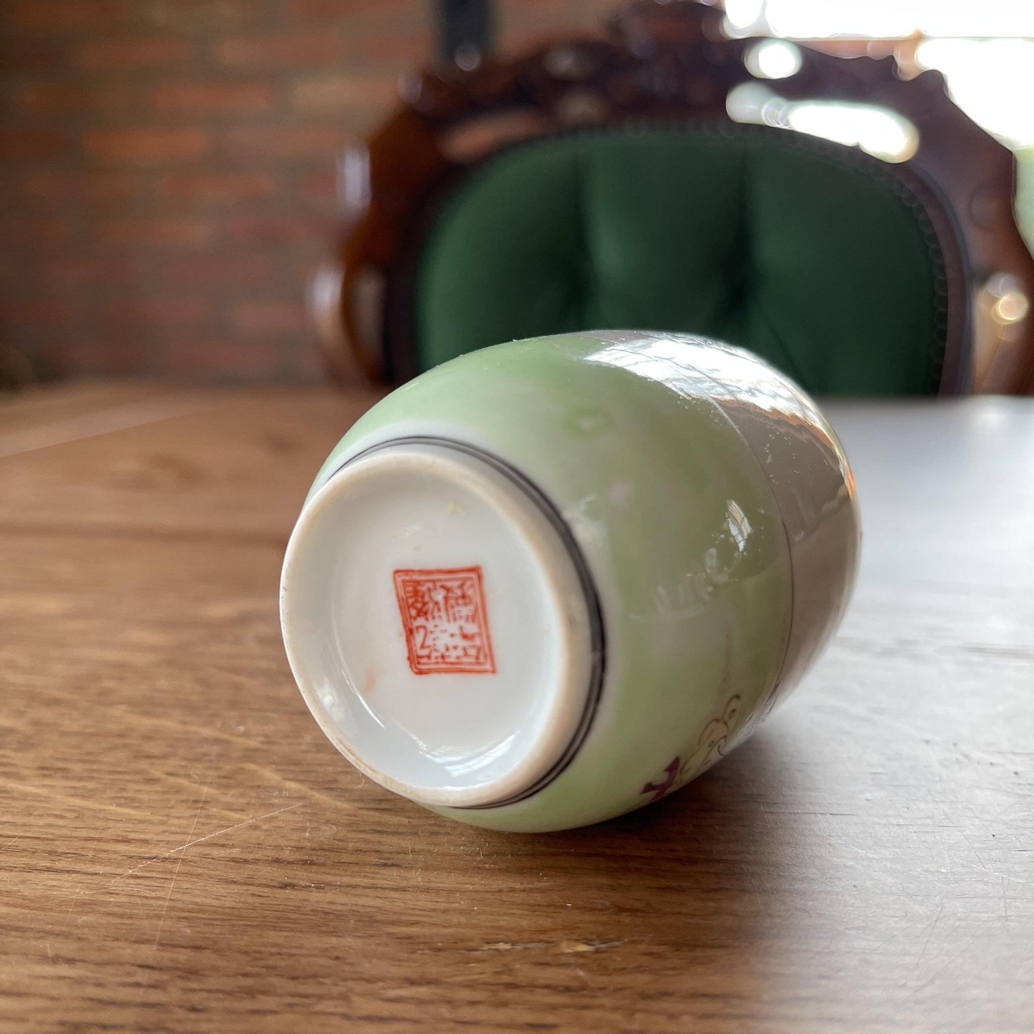 Chinees porseleinen vaasje handgeschilderd - Bamestra Curiosa