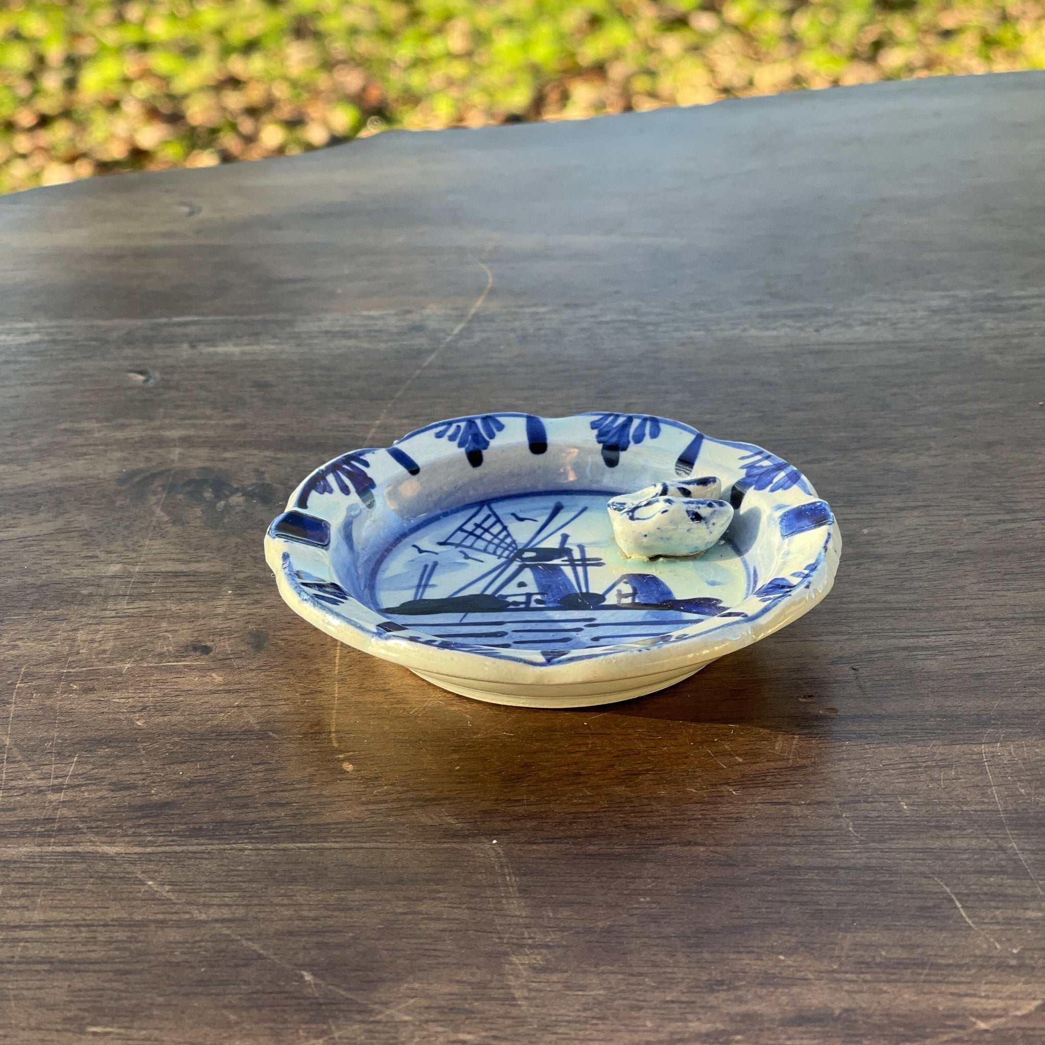 Delfts Blauw asbakje met klompjes - The Collectionist