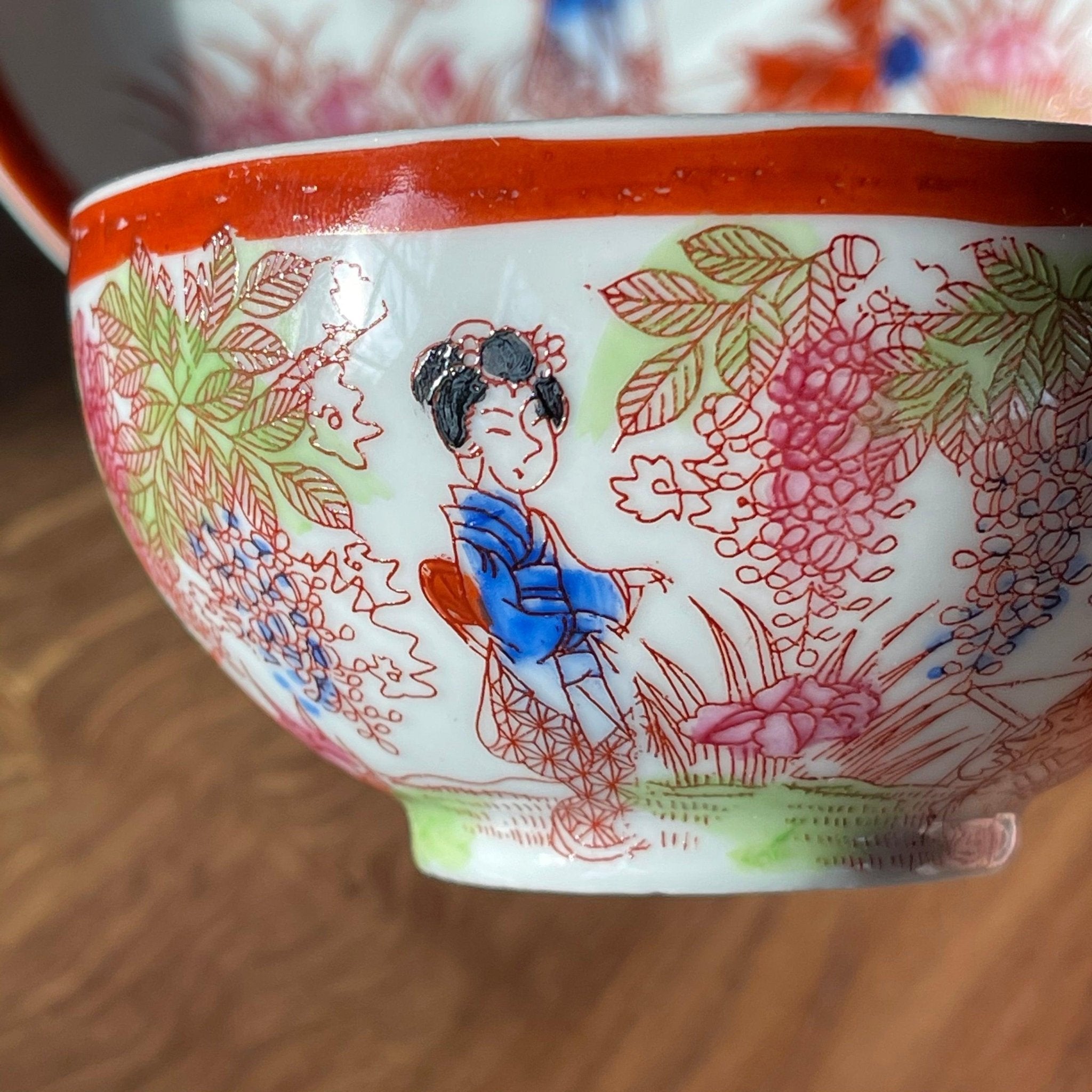 Drie kopjes met zes schoteltjes van Chinees porselein - The Collectionist
