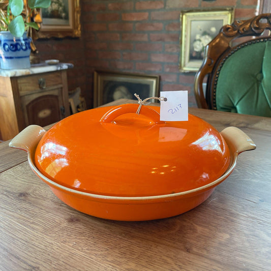 Dru gietijzeren drievaks pan met deksel - Bamestra Curiosa