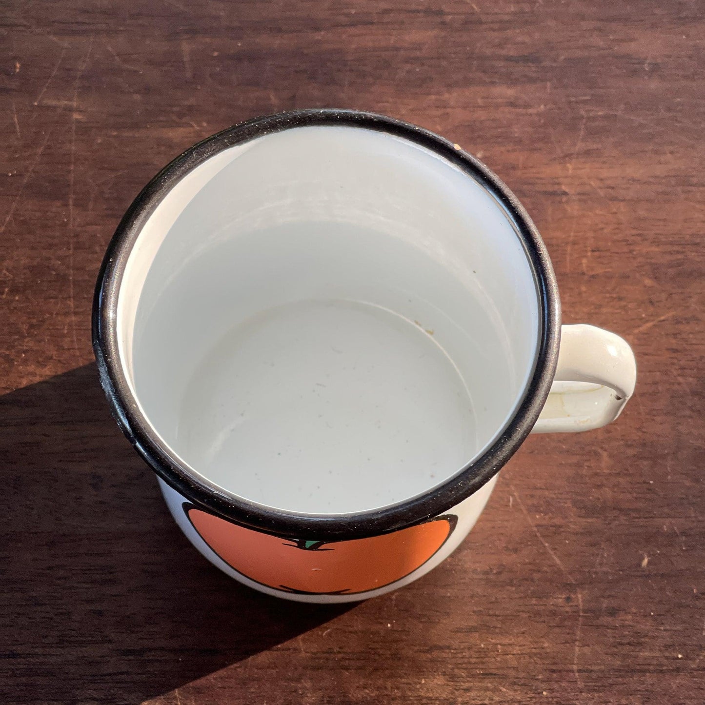 Emaille beker met een appel - Bamestra Curiosa