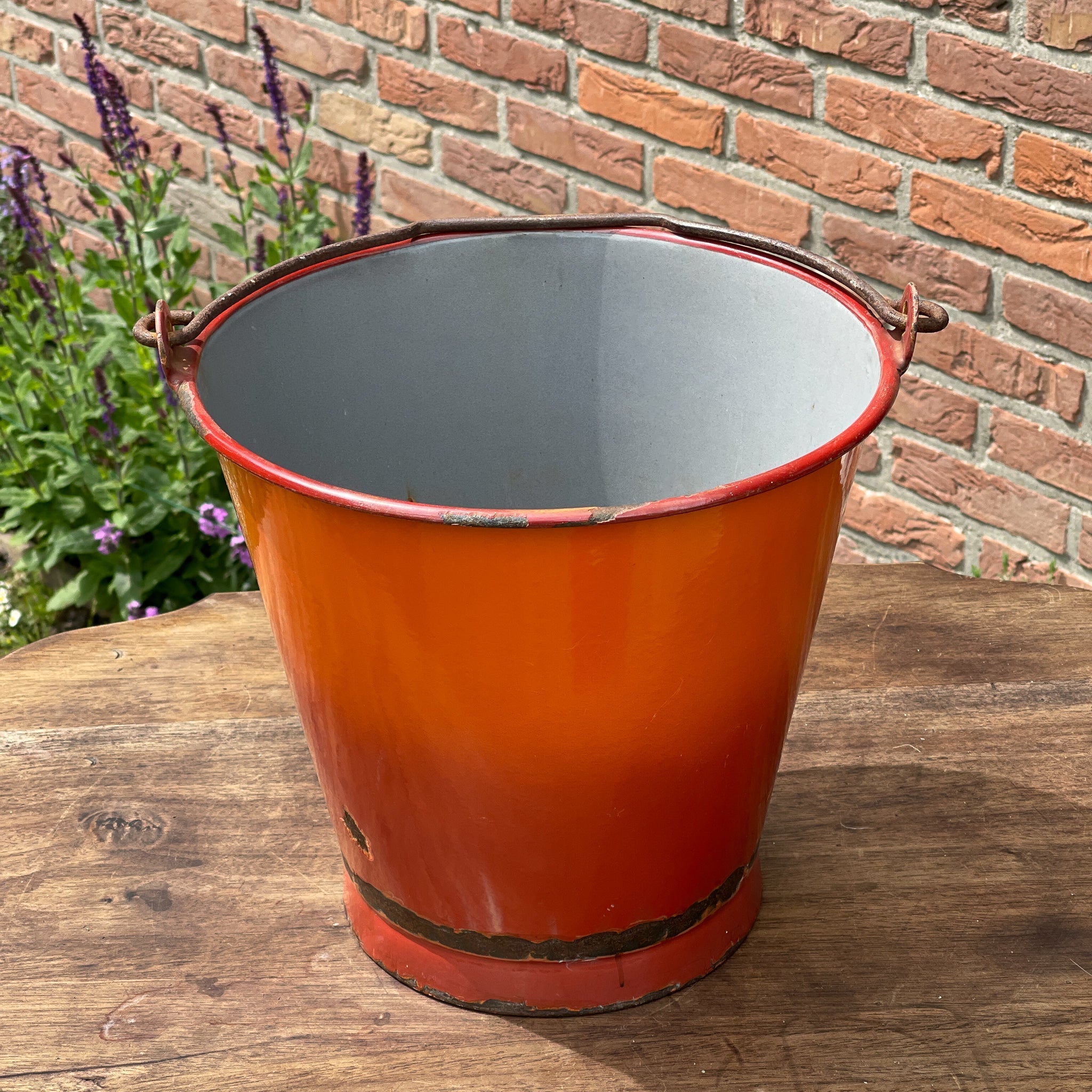 Emaille Emmer - The Collectionist