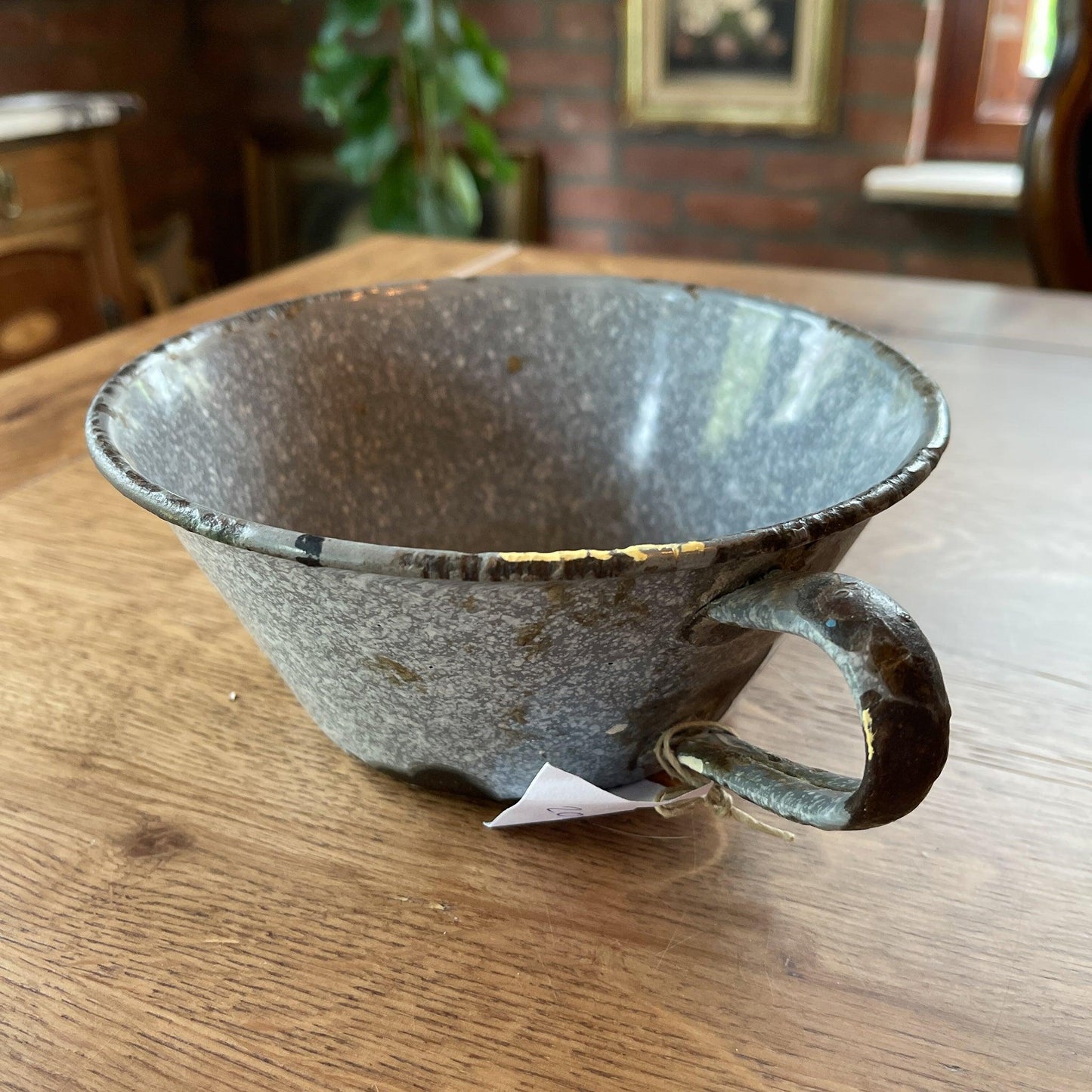 Emaille kom met handvat grijs - Bamestra Curiosa