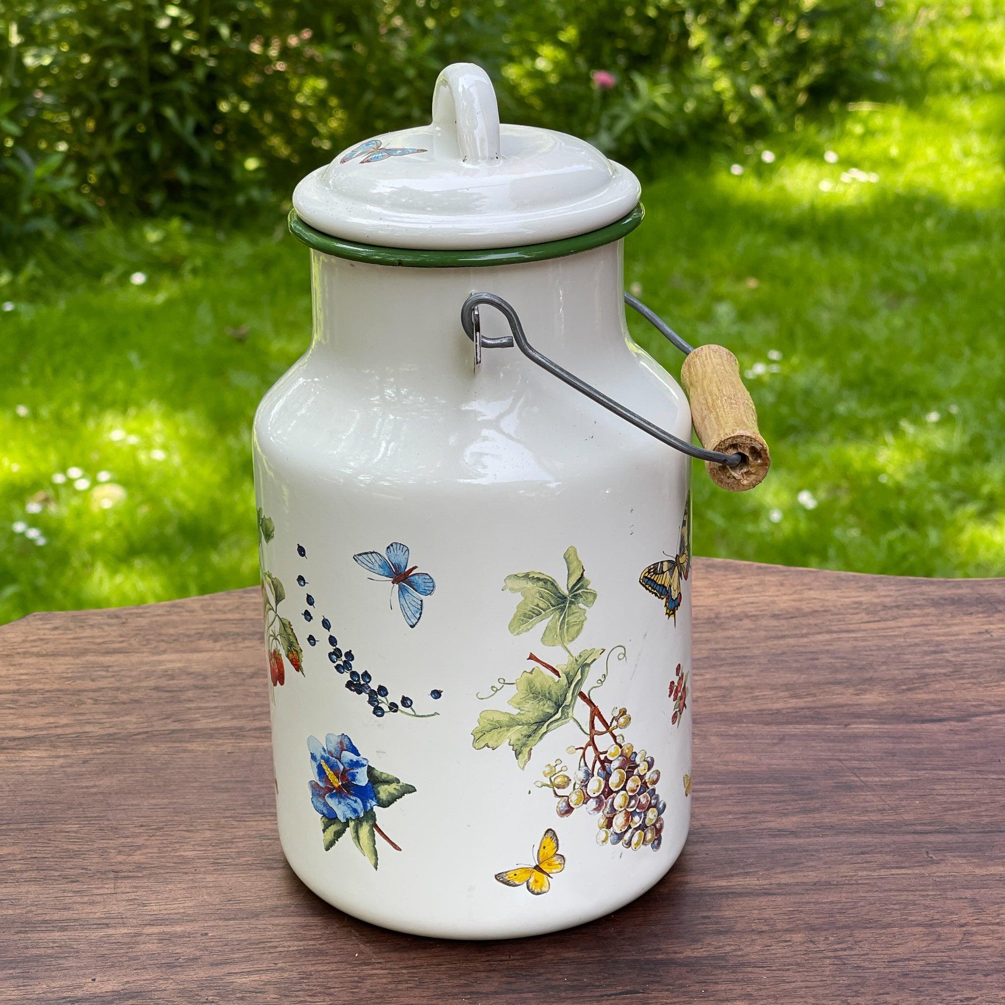 Emaille melkbus met vlinders en bloemen - The Collectionist