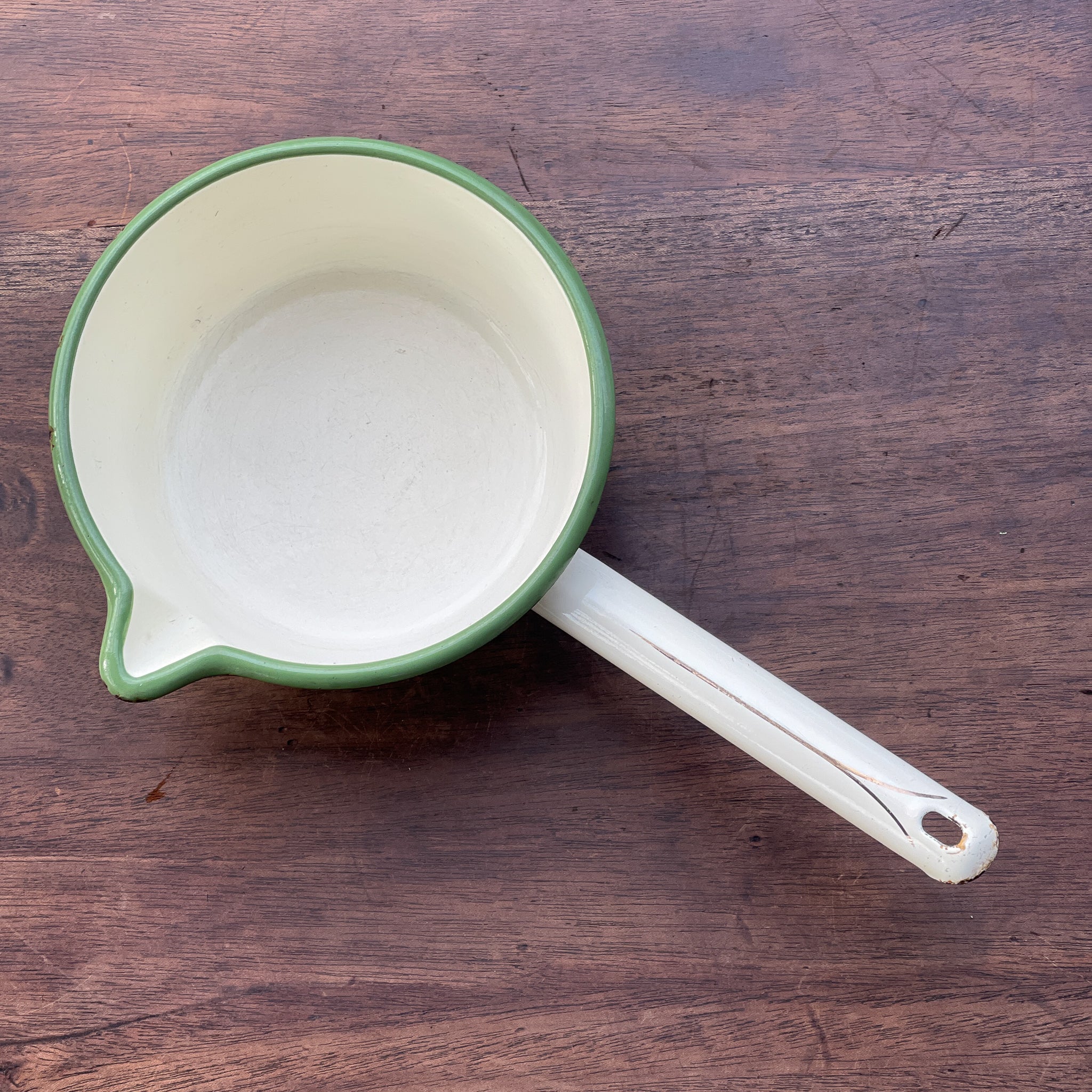 Emaille Steelpan Creme Met Groene Rand - The Collectionist