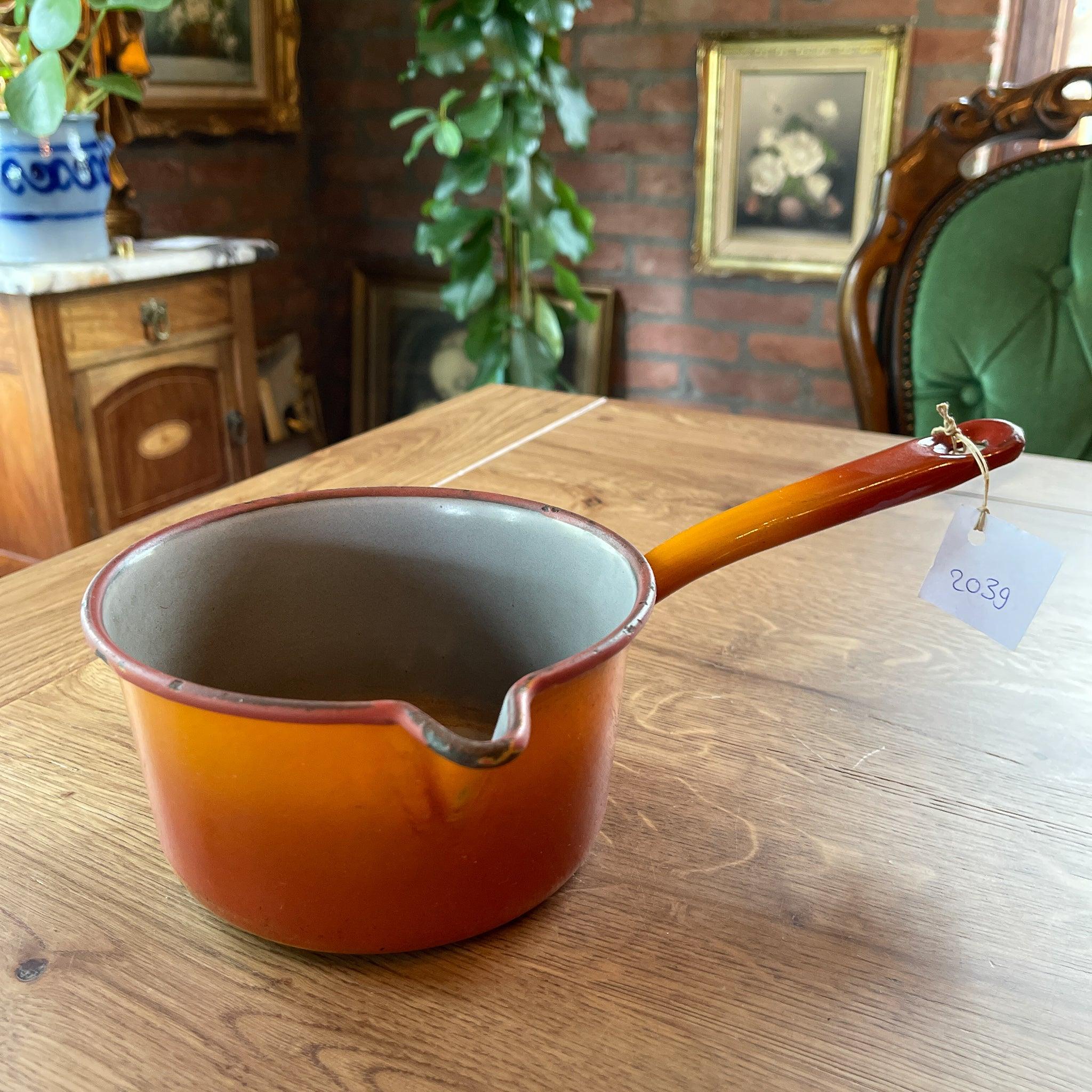 Emaille steelpannetje in het oranje - The Collectionist
