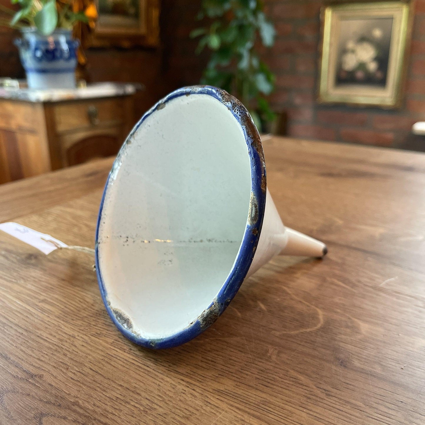 Emaille trechter - Bamestra Curiosa