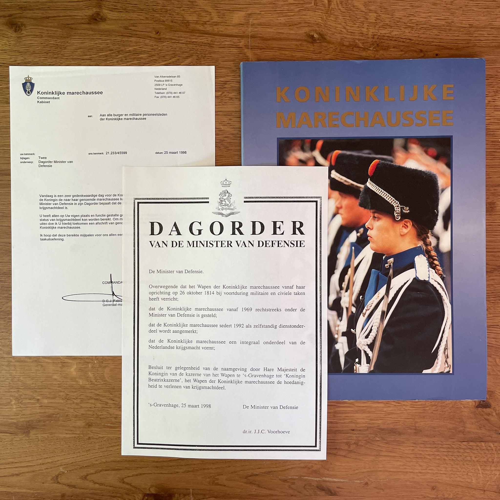 Fotoboek van de Koninklijke Marechaussee - The Collectionist