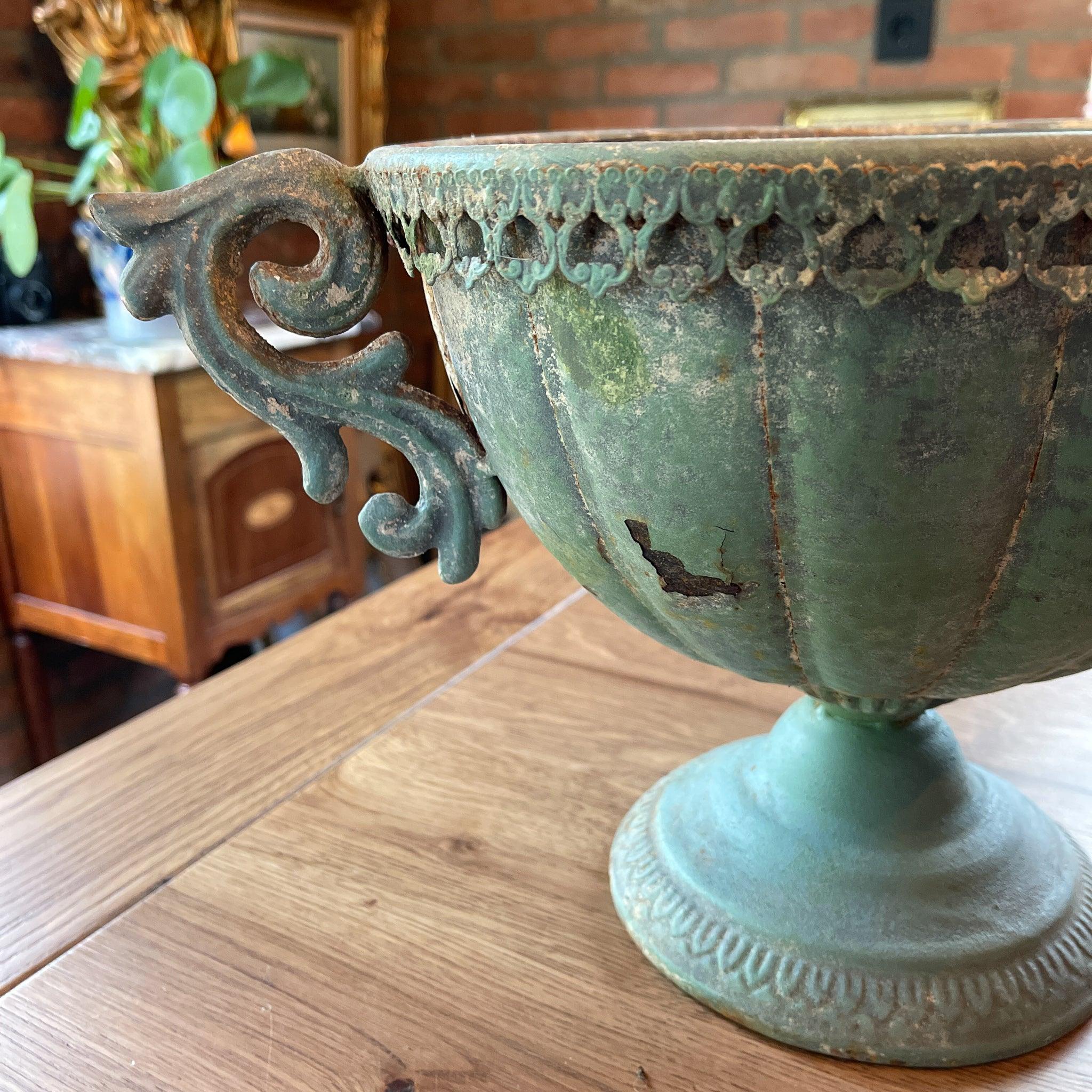 Franse metalen ovale bloempot met oren - The Collectionist