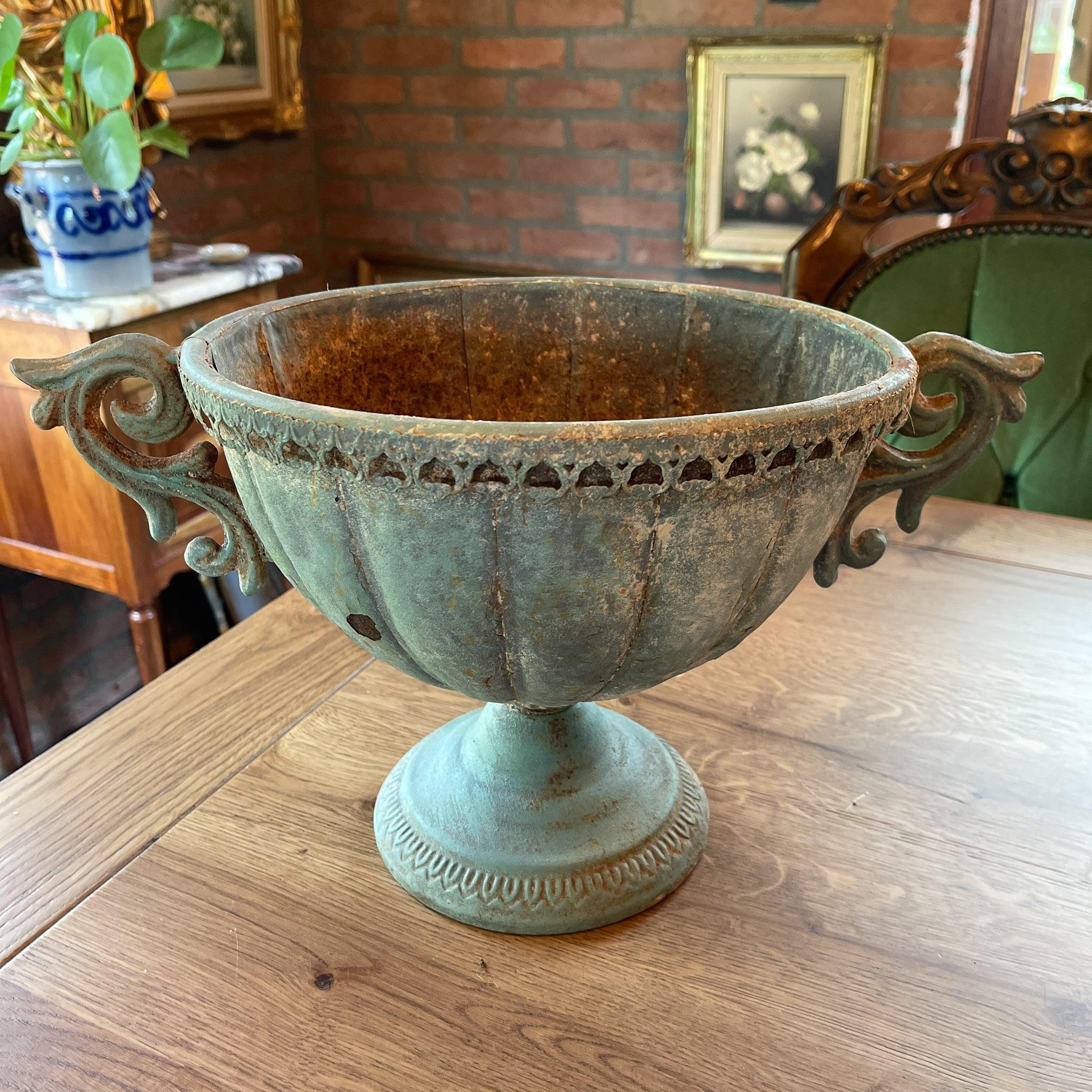 Franse metalen ovale bloempot met oren - The Collectionist