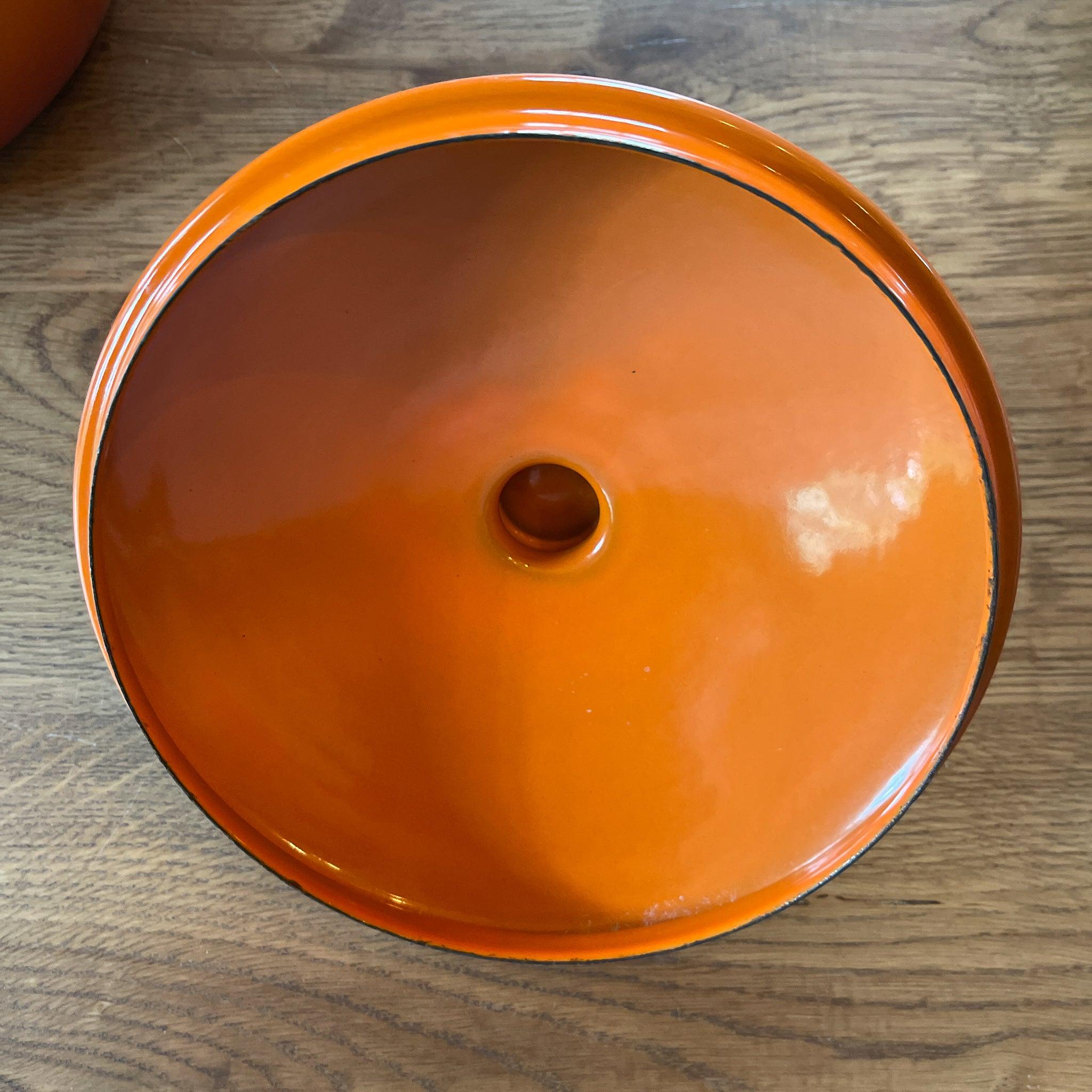 Gietijzeren steelpan met emaille deksel - The Collectionist