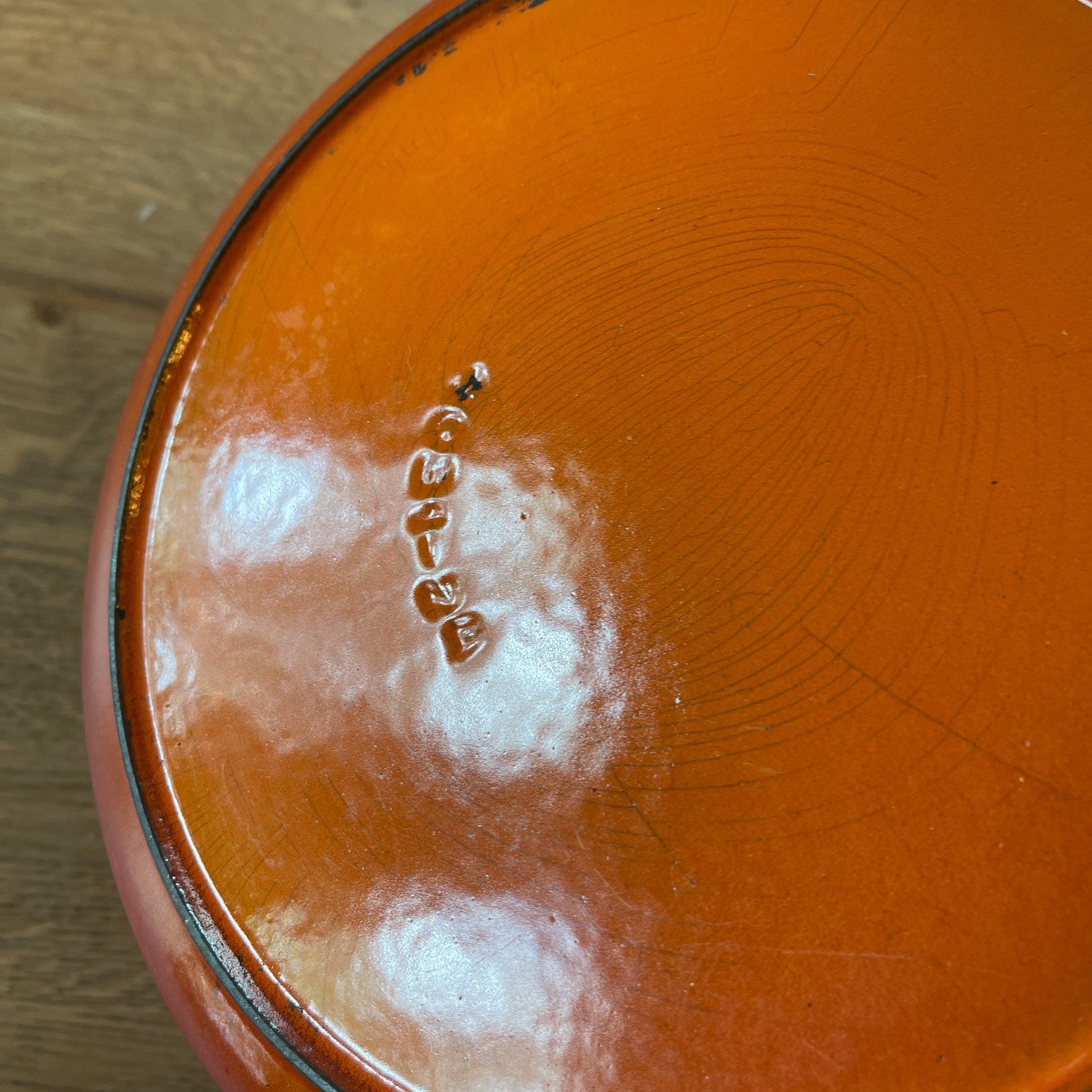 Gietijzeren steelpan met emaille deksel - The Collectionist