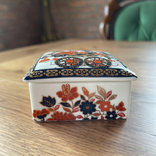 Gold Kabuki porseleinen bakje met deksel - Bamestra Curiosa