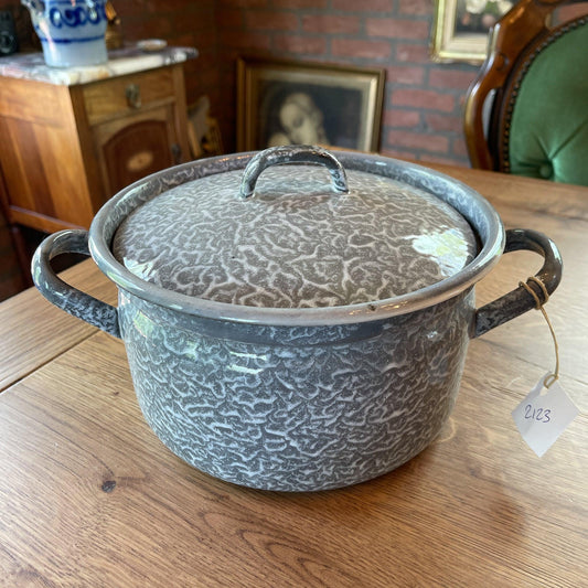 Grijs gewolkt emaille pan met deksel - Bamestra Curiosa