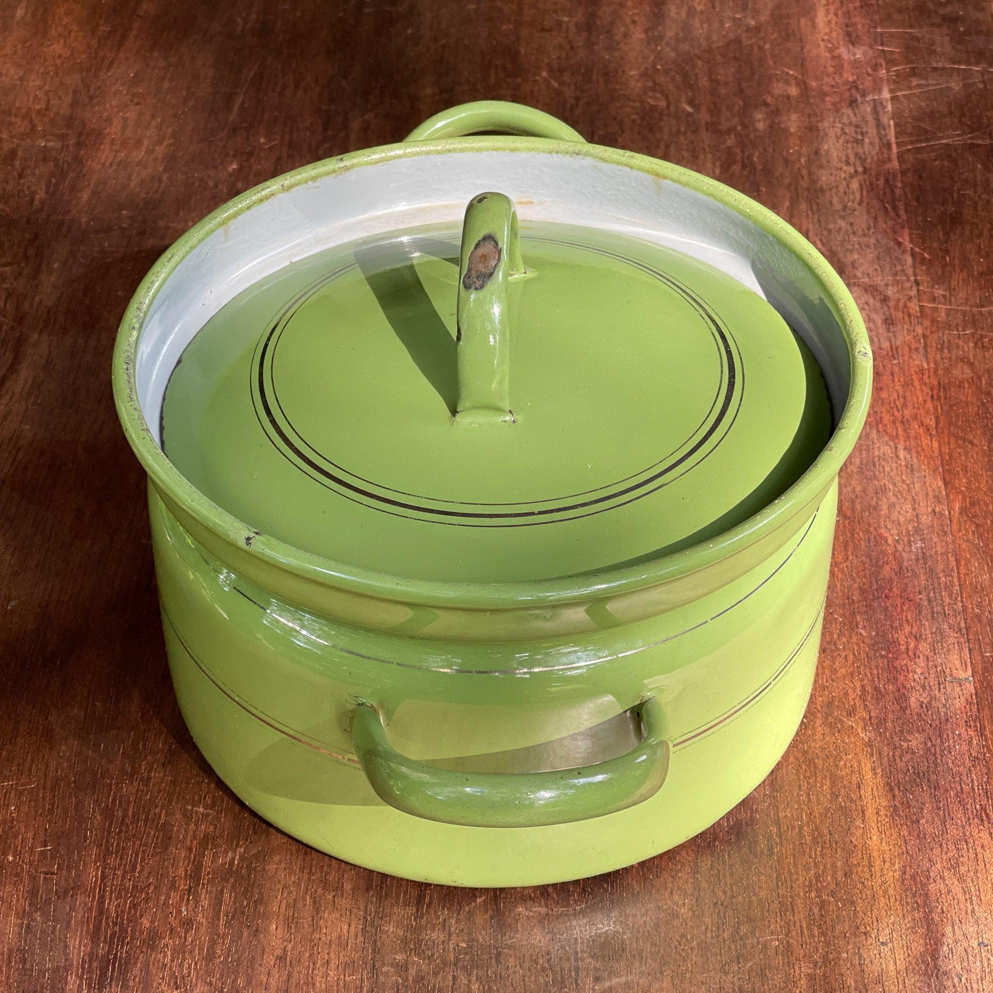 Groen emaille pan met deksel - The Collectionist