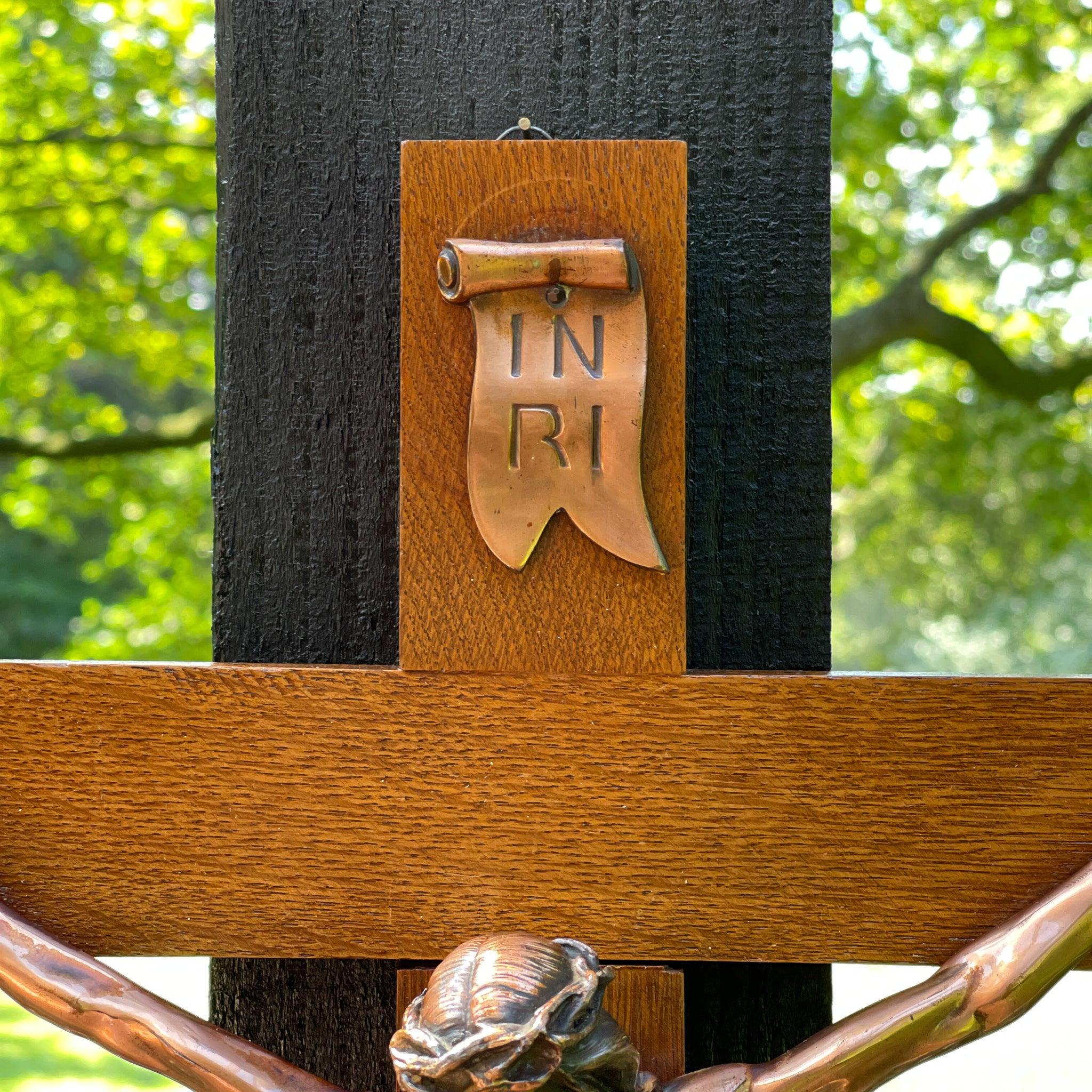Groot houten crucifix met beeld van koper - The Collectionist