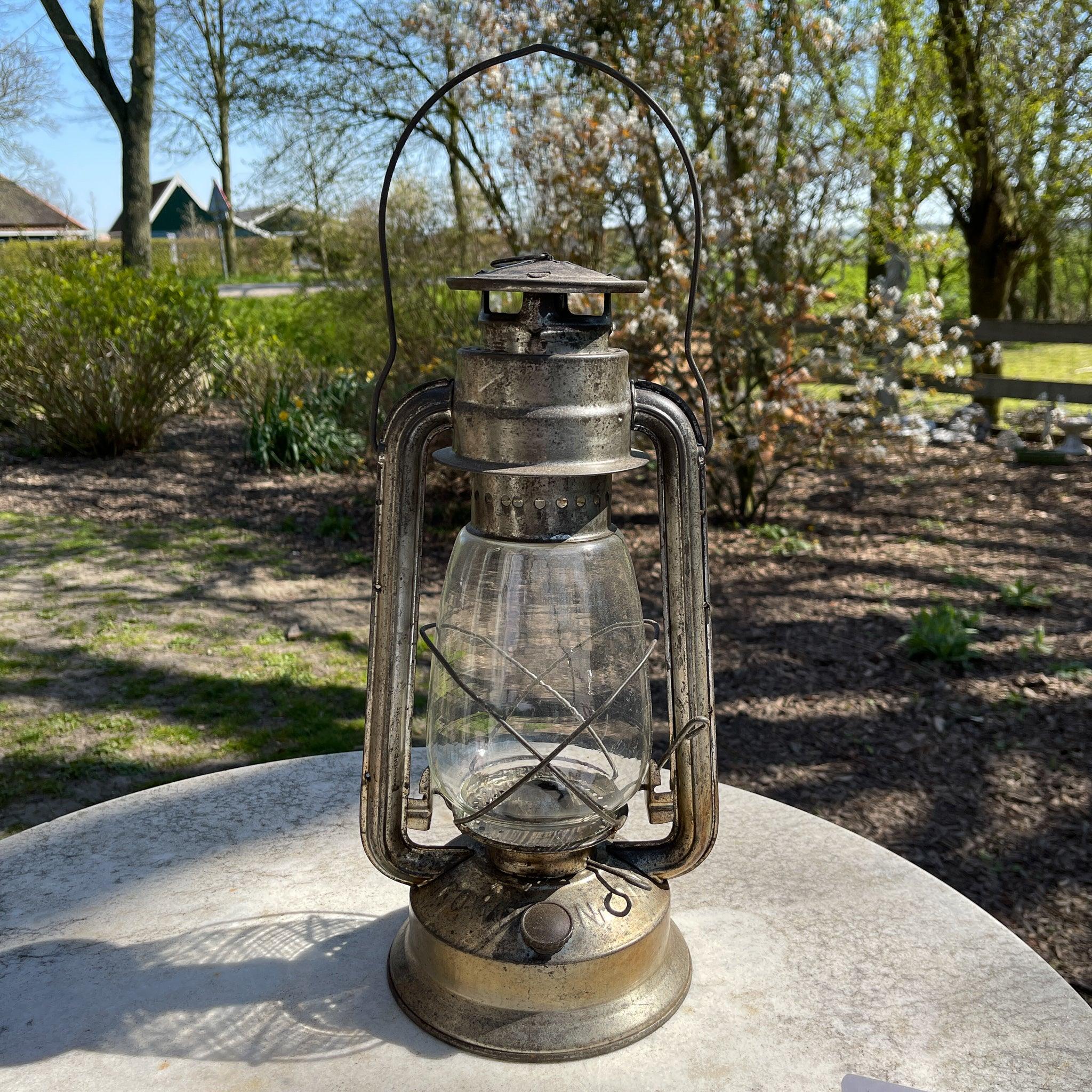 Grote antieke Frowo 340 stormlantaarn petroleum lamp - The Collectionist
