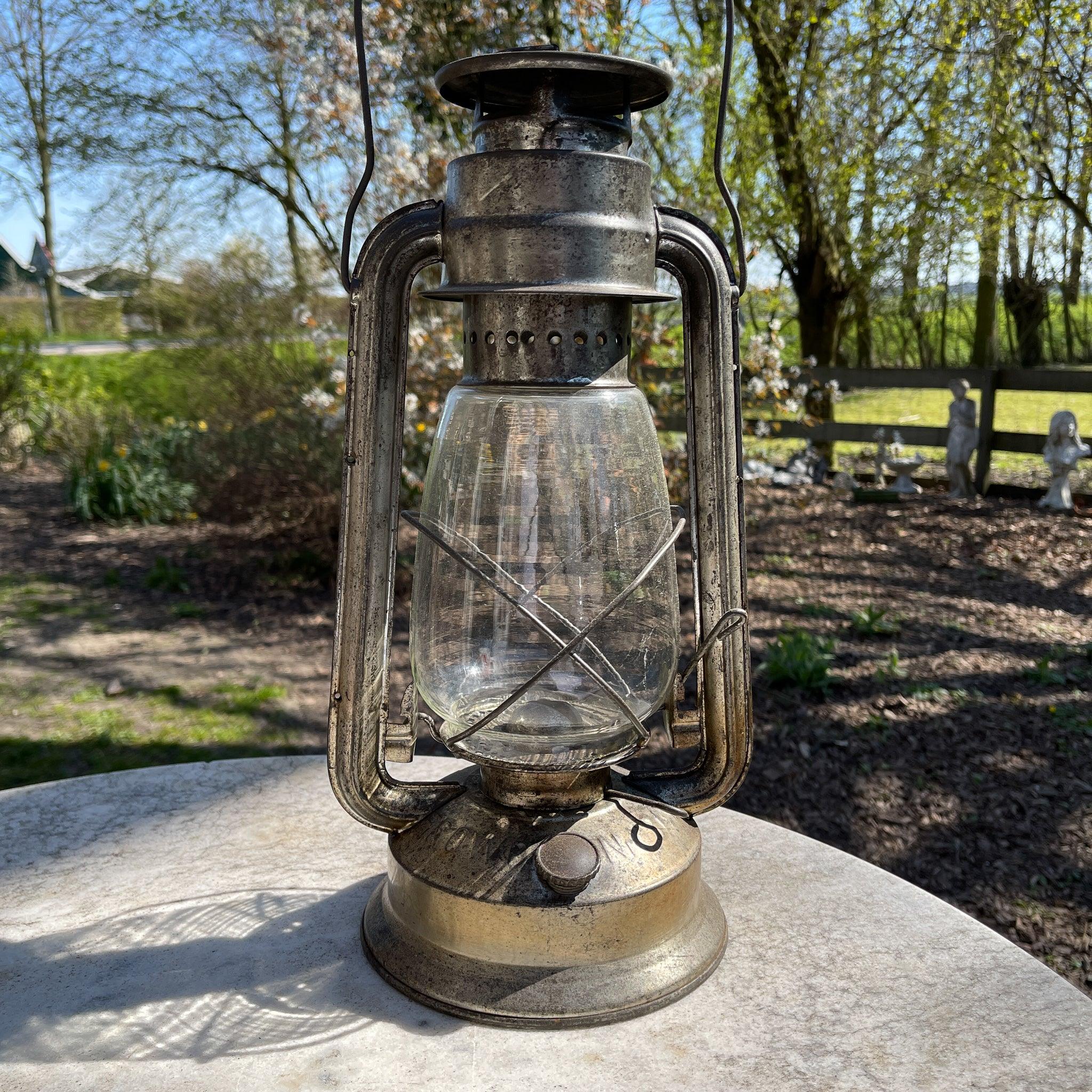 Grote antieke Frowo 340 stormlantaarn petroleum lamp - The Collectionist