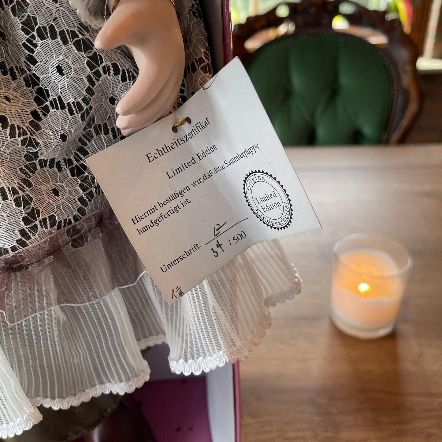 Grote porseleinen pop - Bamestra Curiosa