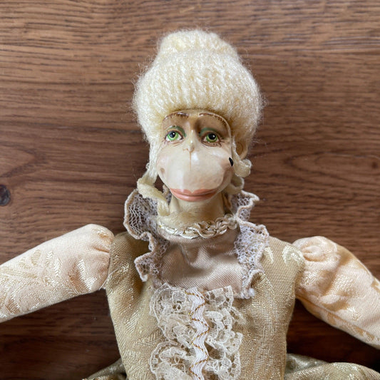 Handgemaakt Aapje in Victoriaanse kleding - Bamestra Curiosa