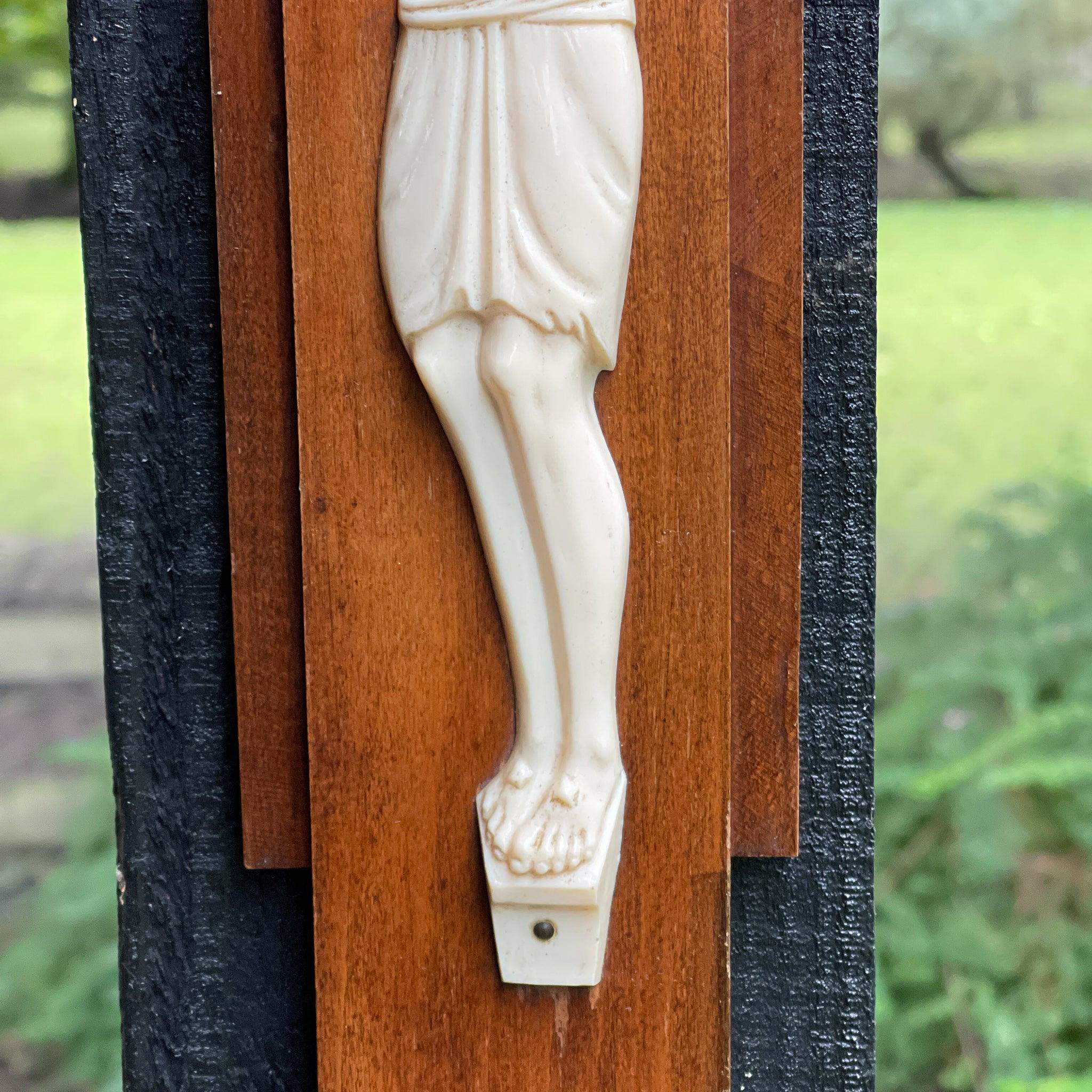 Houten crucifix met Jezus, Art Deco - The Collectionist