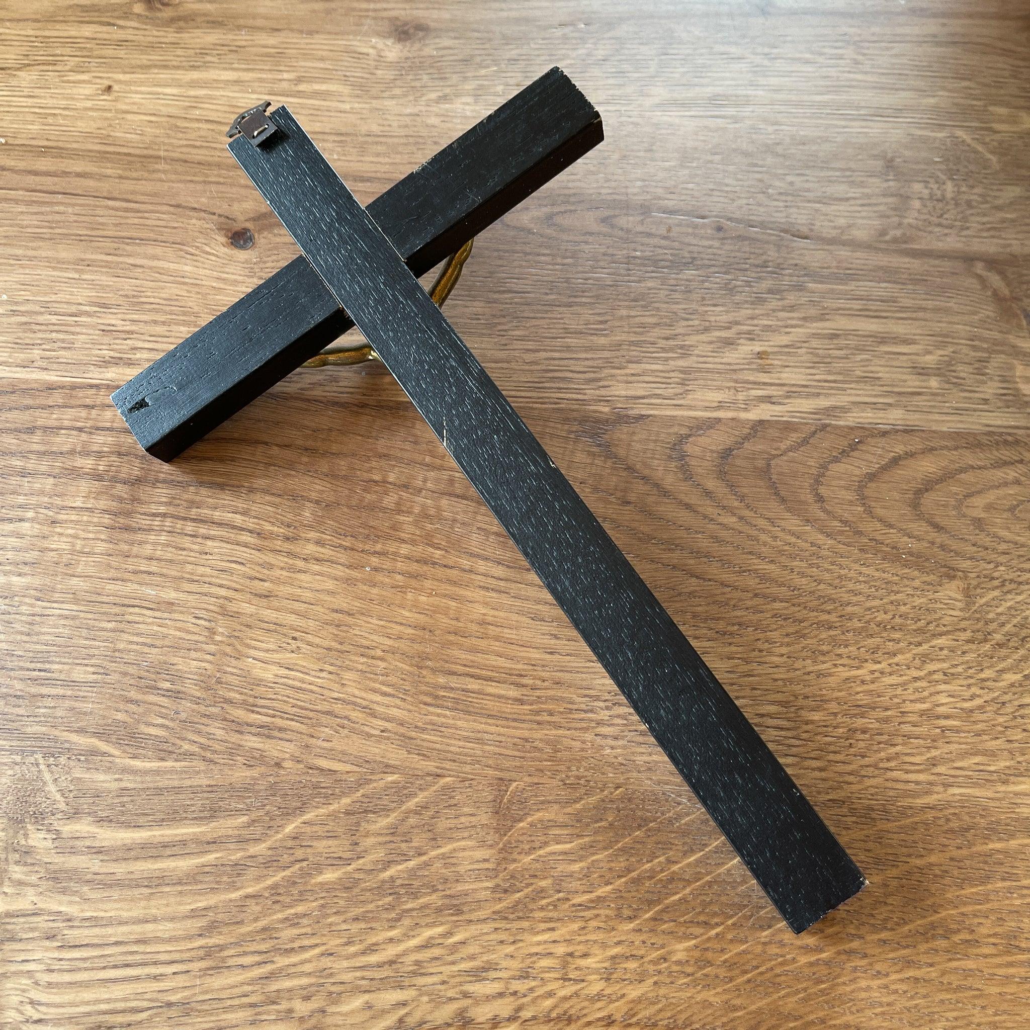 Houten kruis met Jezus - The Collectionist