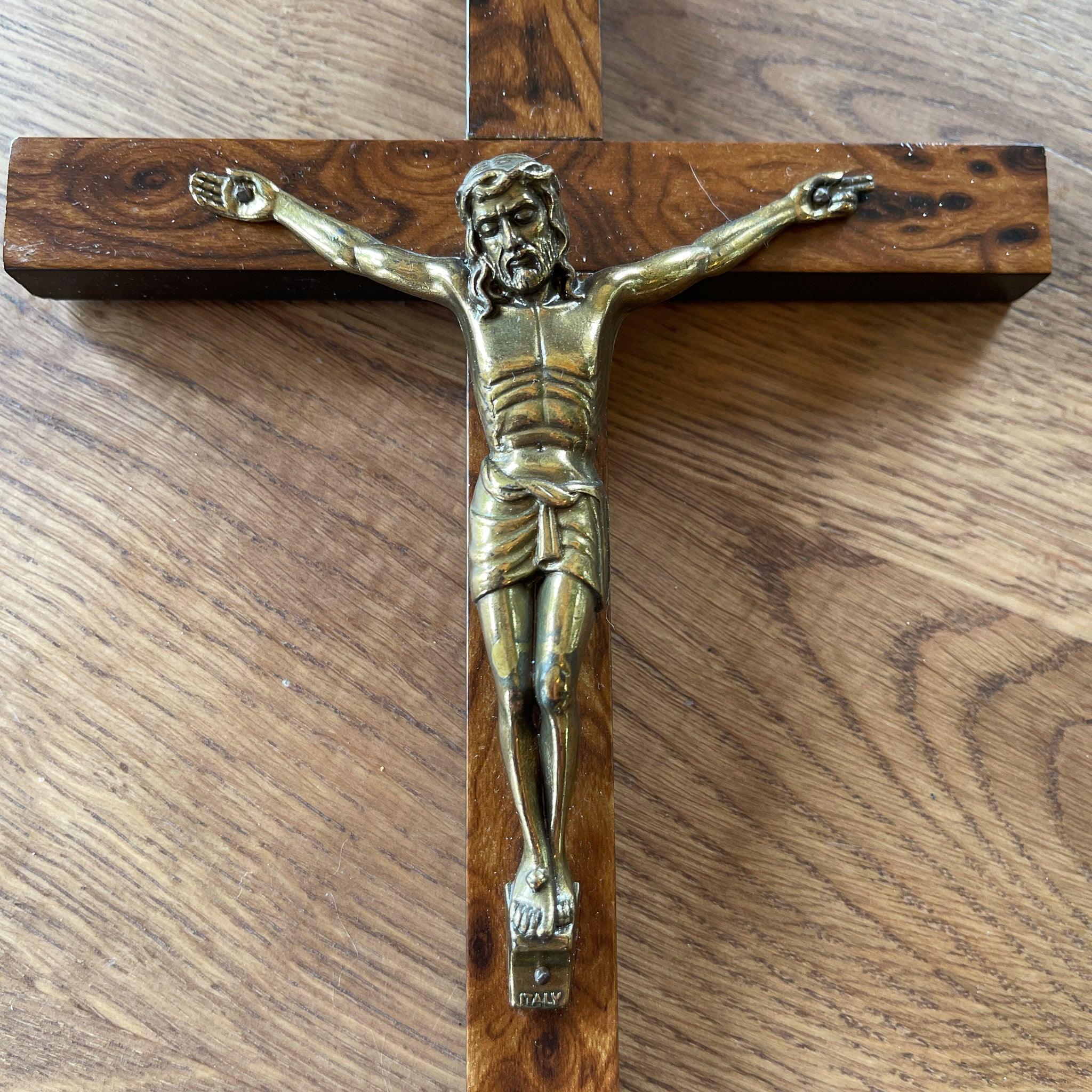 Houten kruis met Jezus - The Collectionist