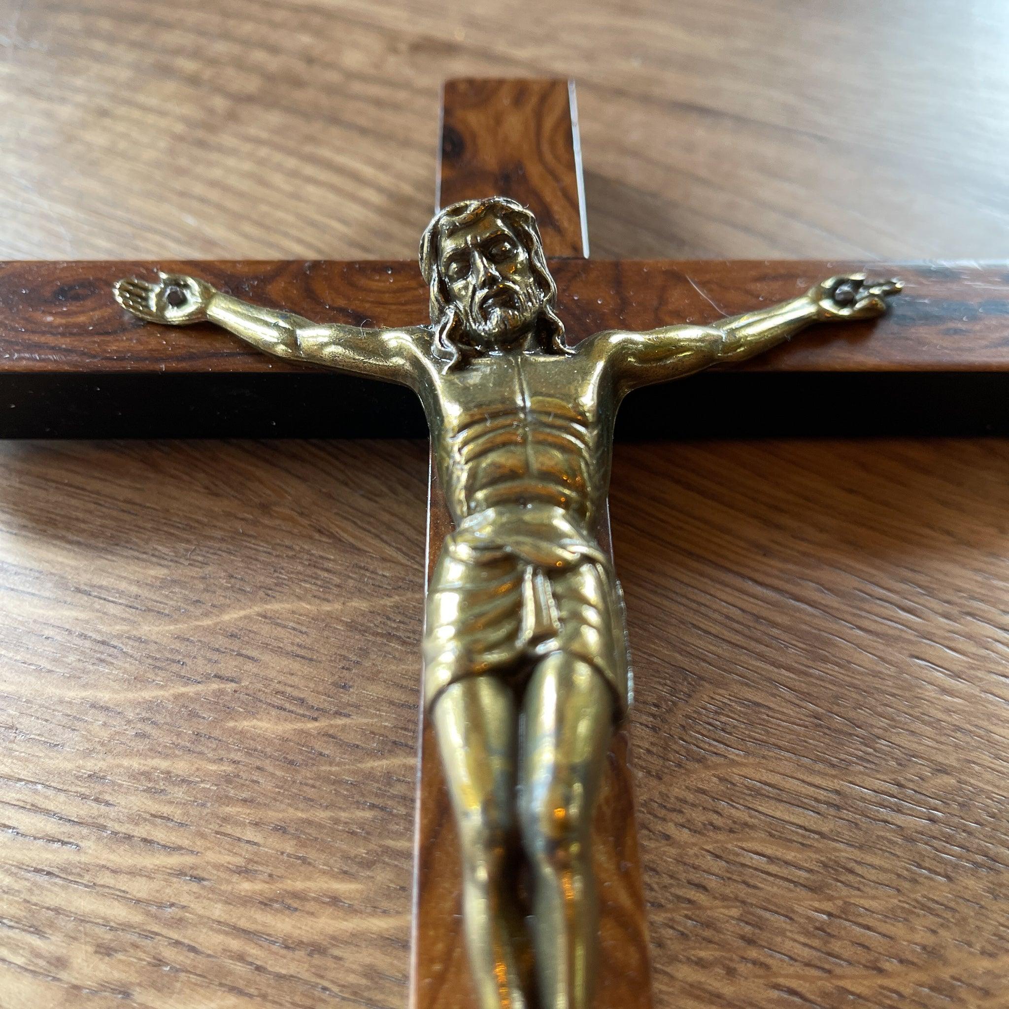 Houten kruis met Jezus - The Collectionist