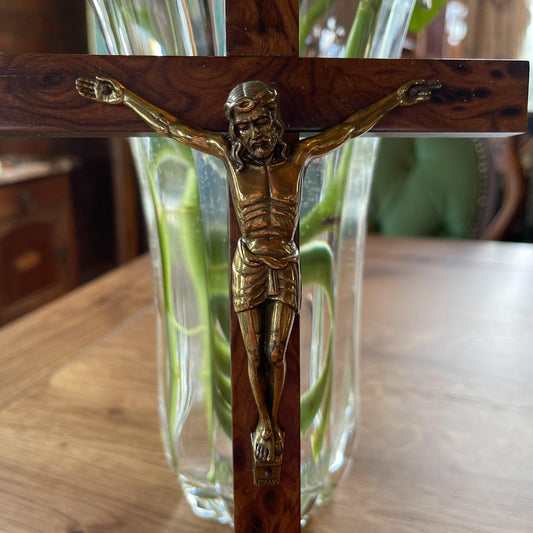 Houten kruis met Jezus - Bamestra Curiosa