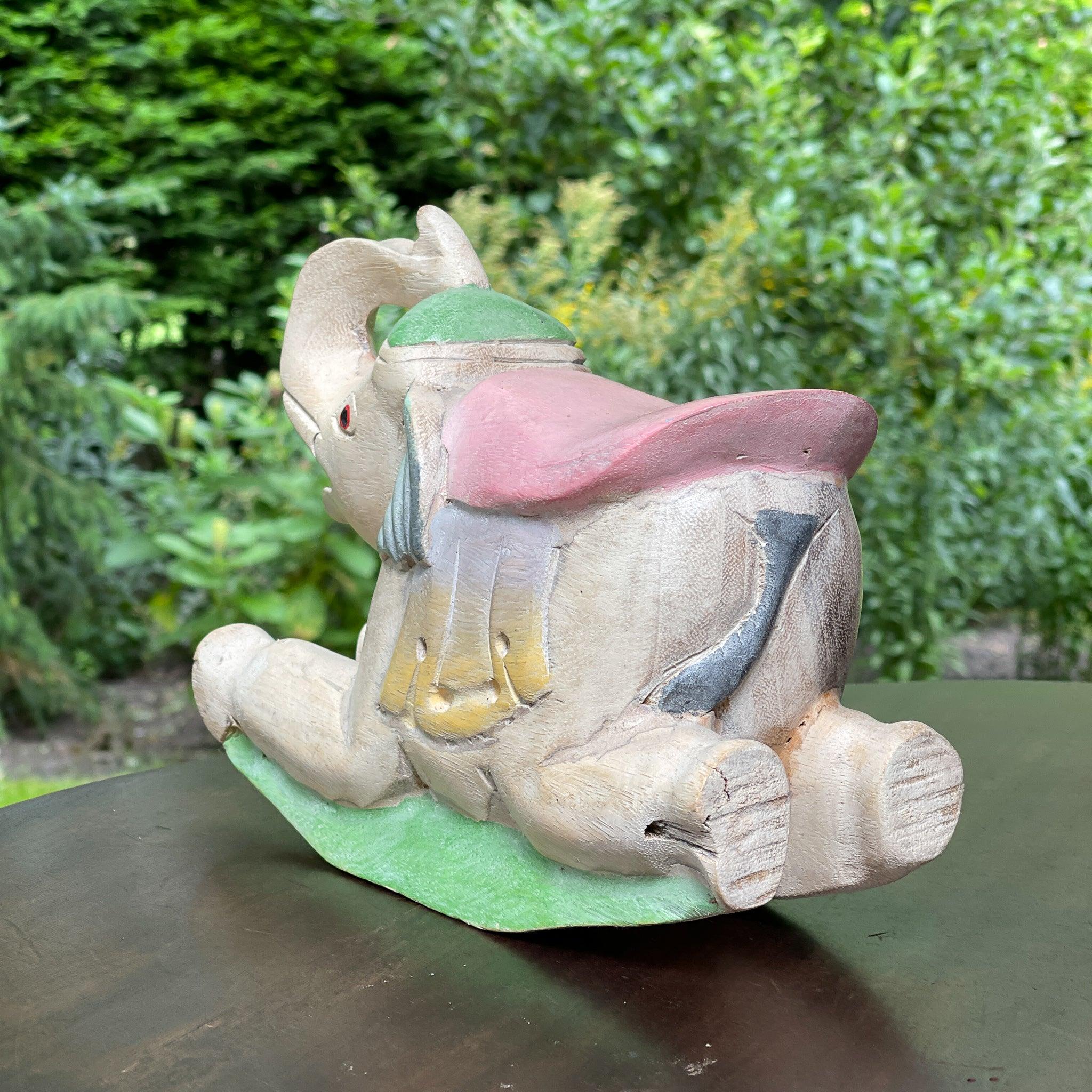 Houten olifant in pastelkleuren - The Collectionist