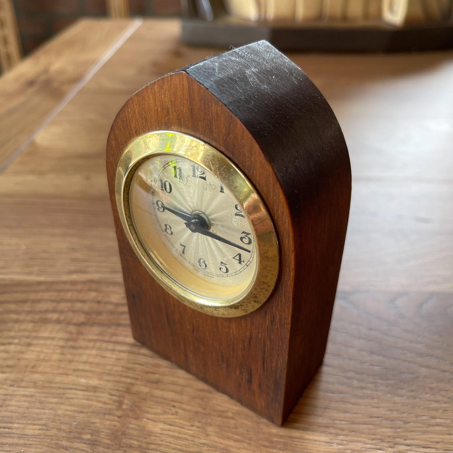 Houten tafel klokje - Bamestra Curiosa