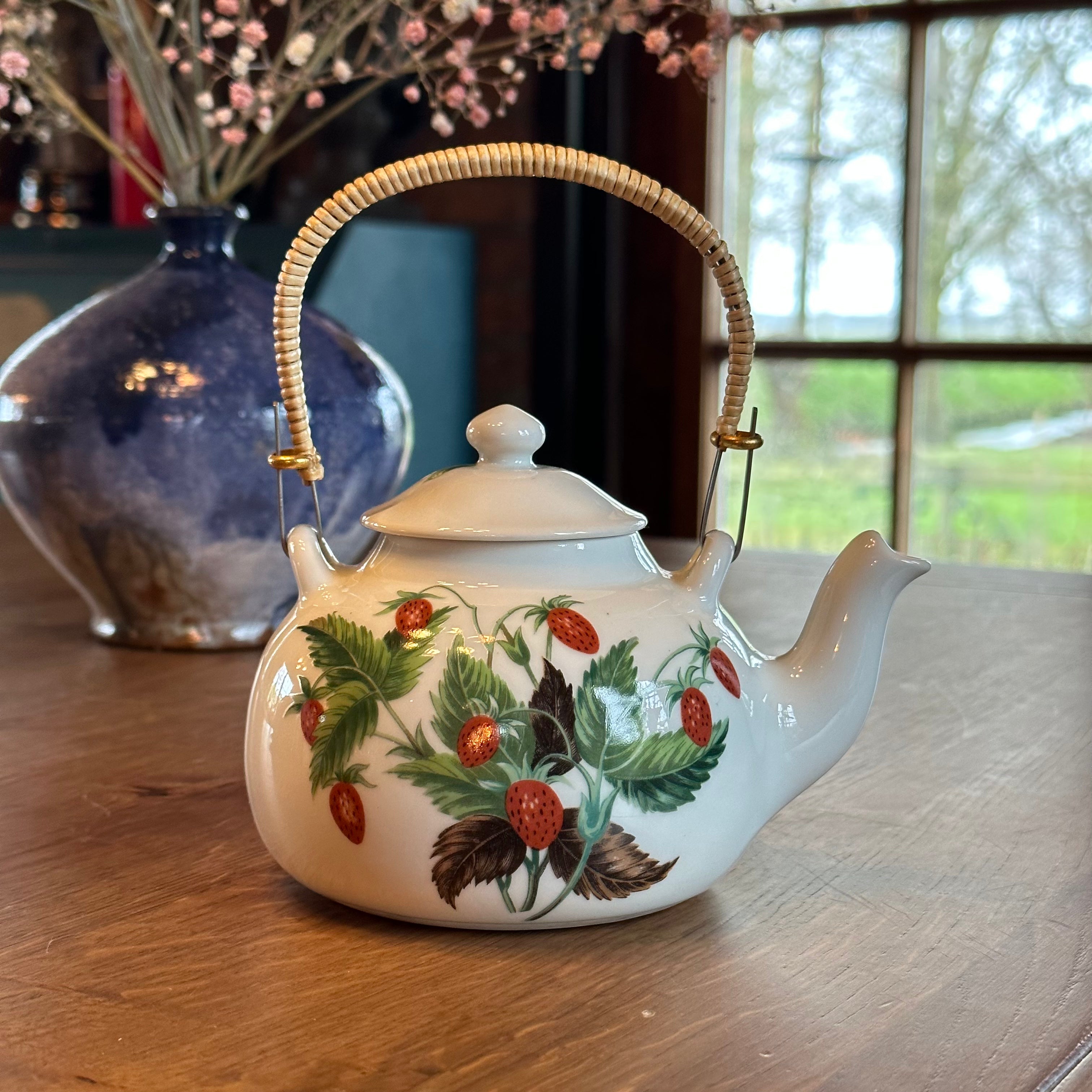 Theepot Les Fruits Sauvages The Collectionist