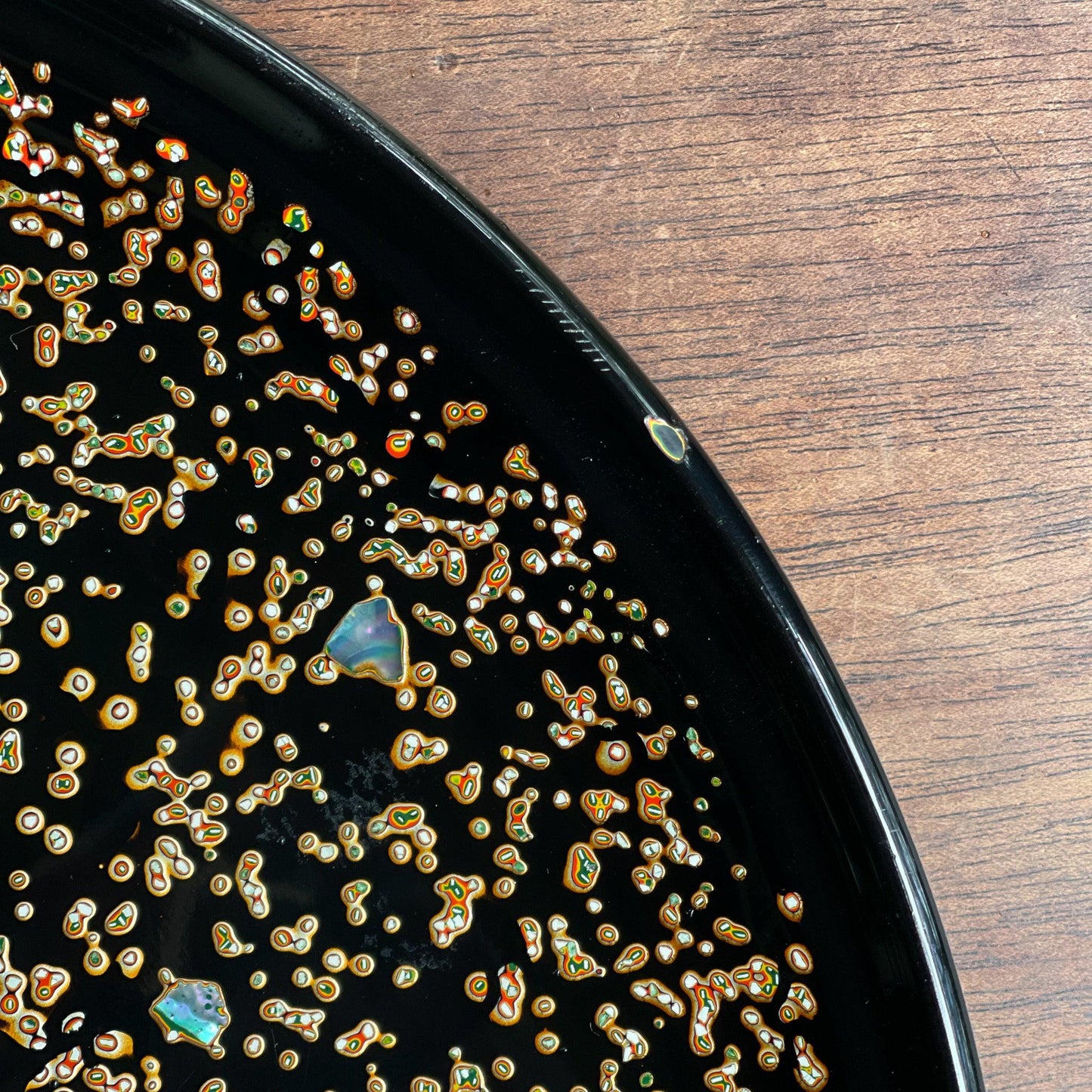 Japans bord / schaal met ingelegde stukjes parelmoer - Bamestra Curiosa