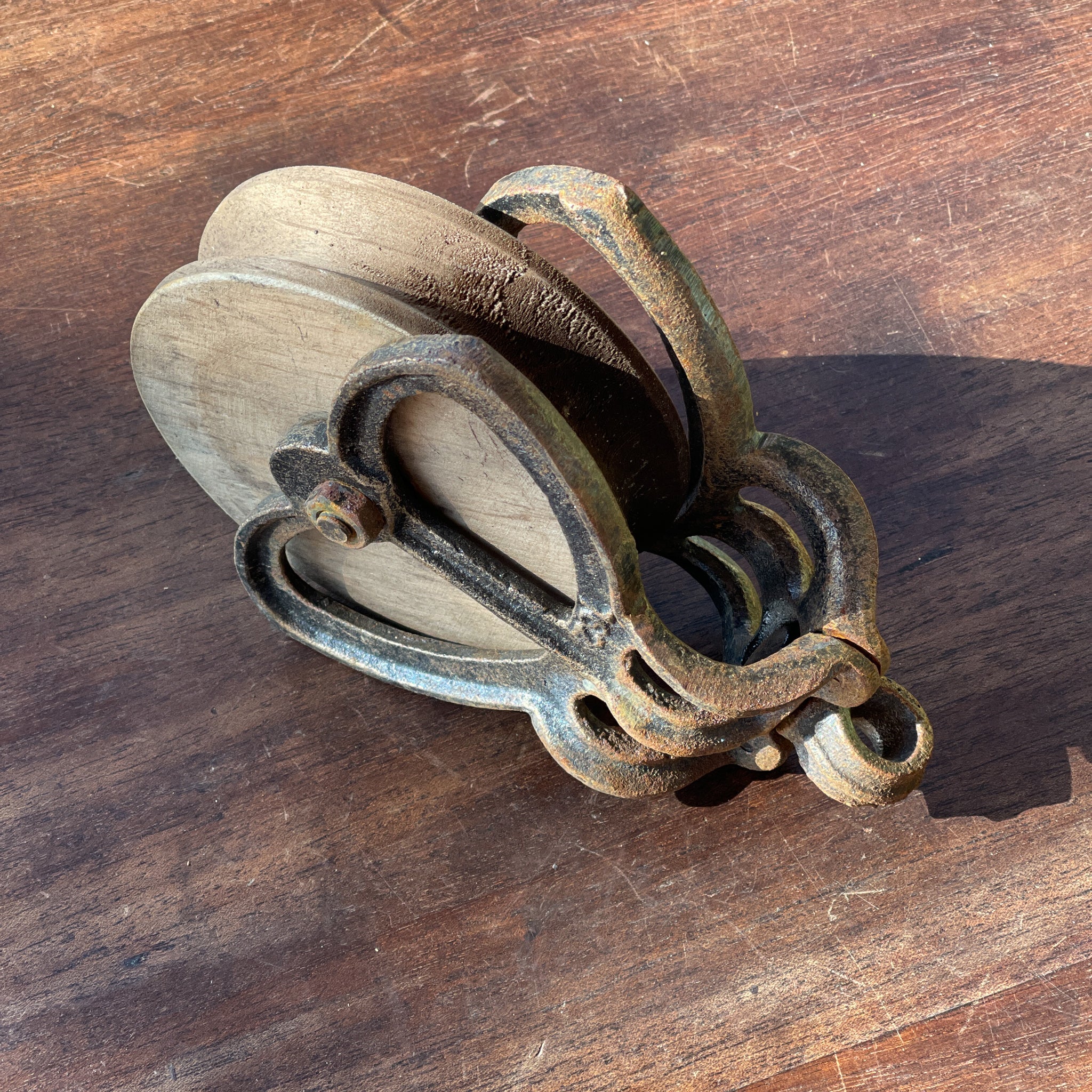 Katrol met houten wiel - The Collectionist