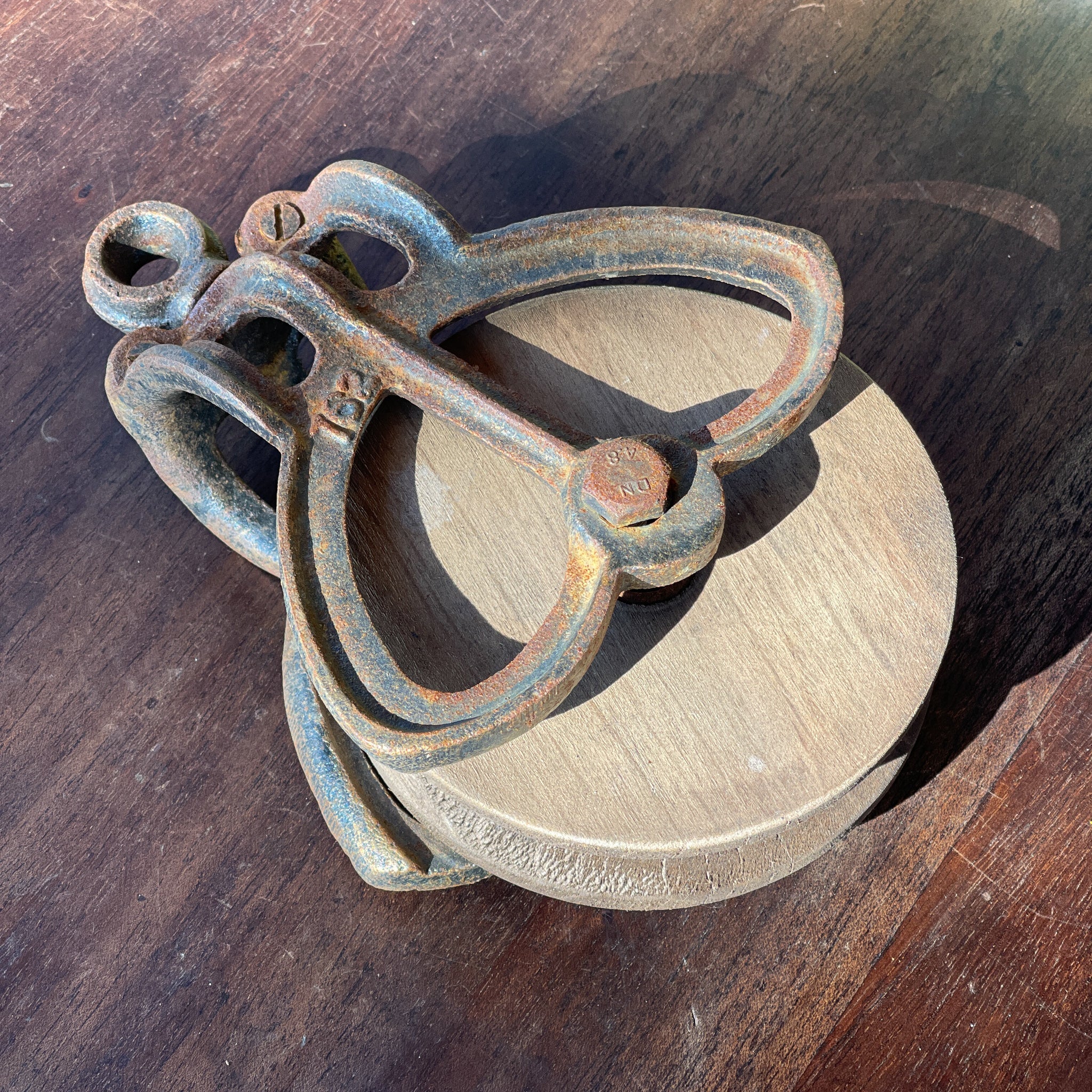 Katrol met houten wiel - The Collectionist