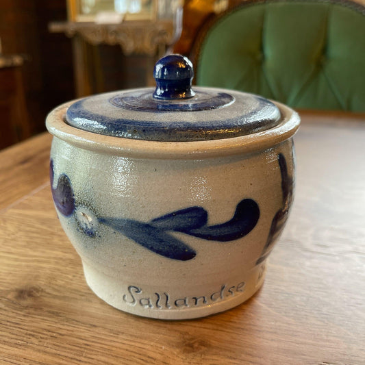 Keuls aardewerk pot met deksel Sallandse Bottermarkt - Bamestra Curiosa
